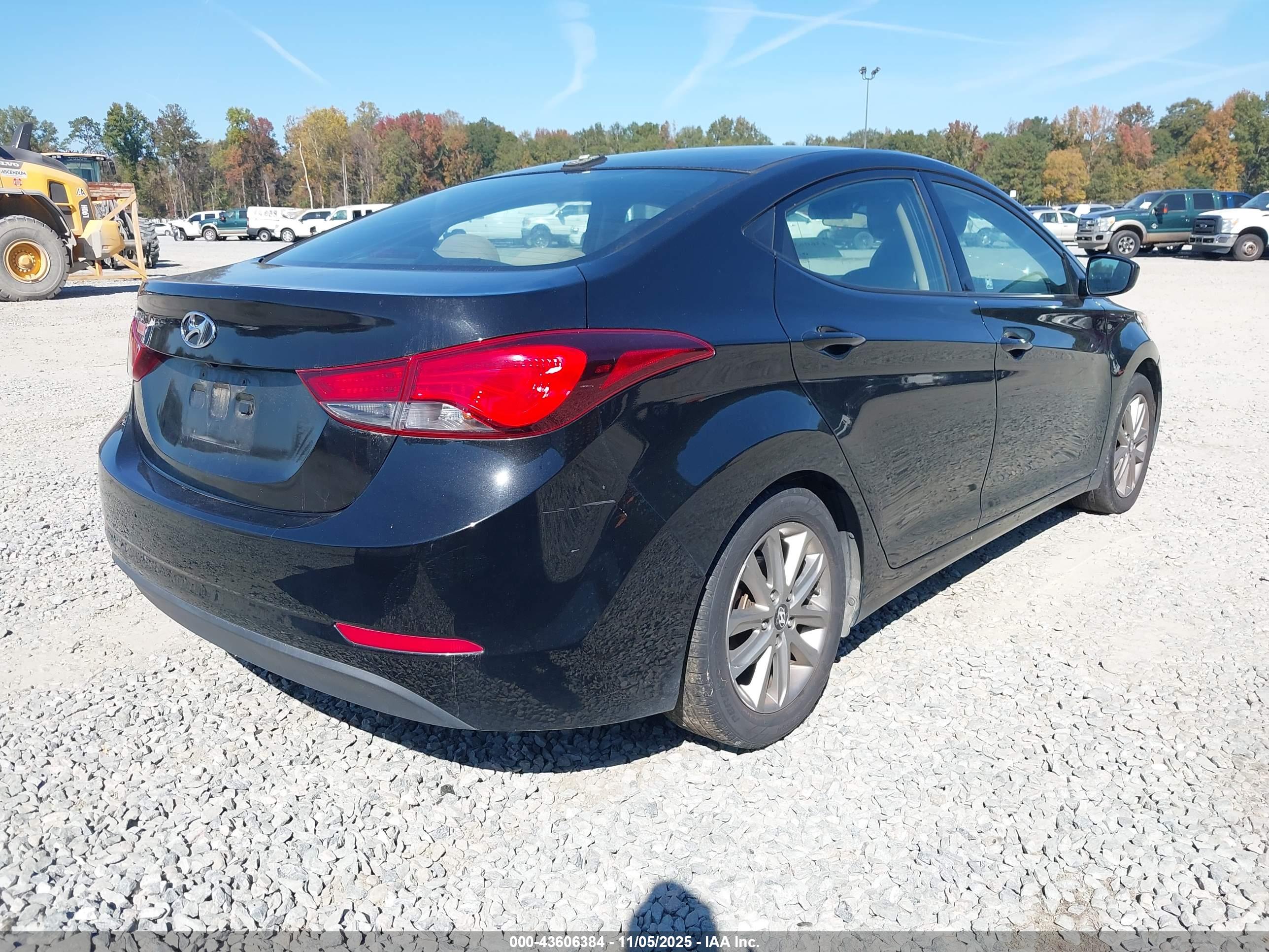 HYUNDAI ELANTRA image 4