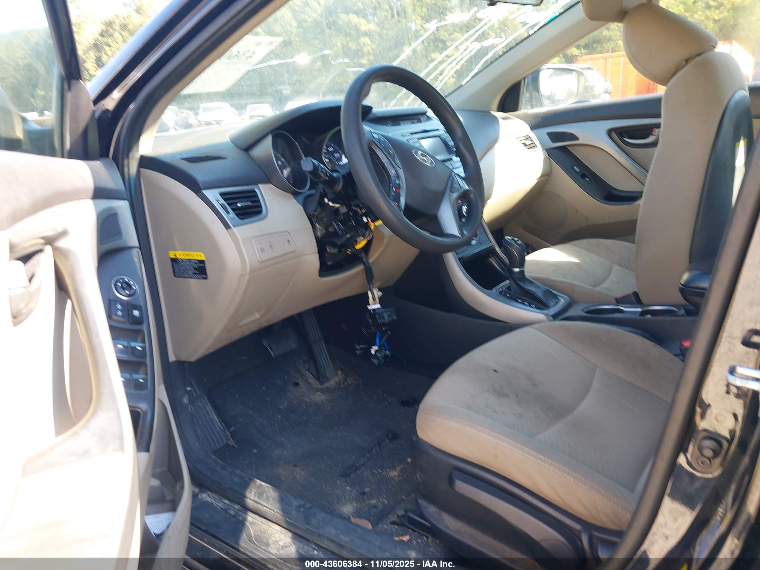 HYUNDAI ELANTRA image 5