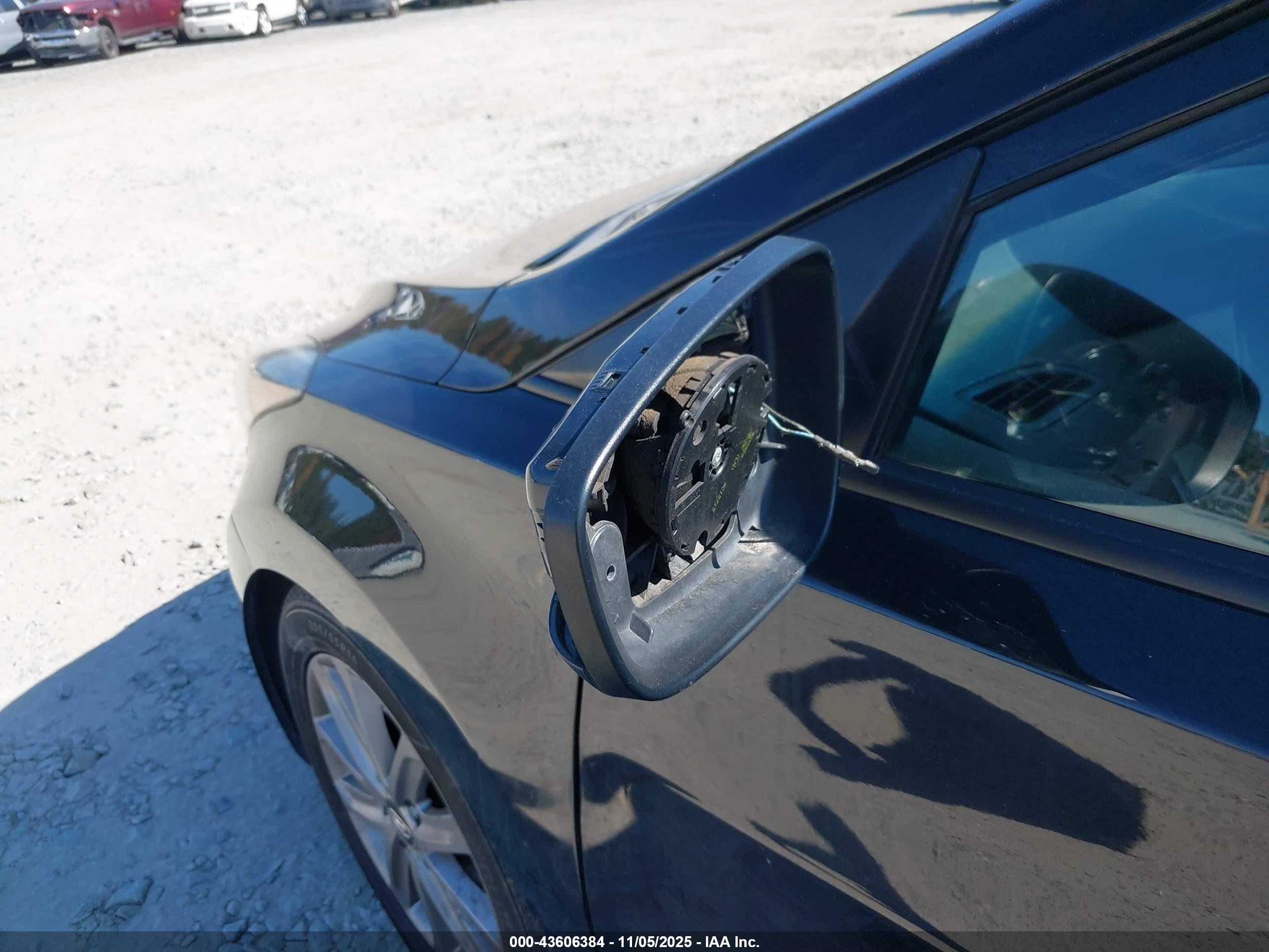 HYUNDAI ELANTRA image 6