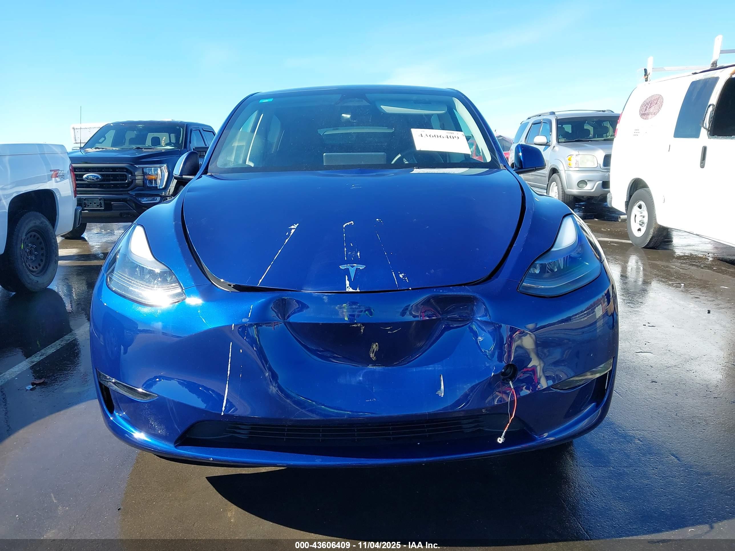 TESLA MODEL image 6
