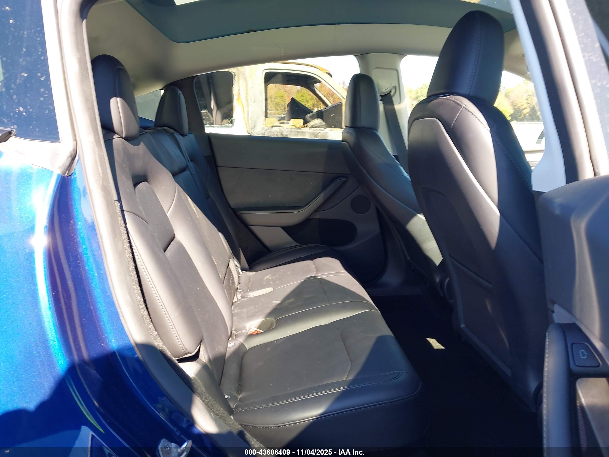 TESLA MODEL image 8
