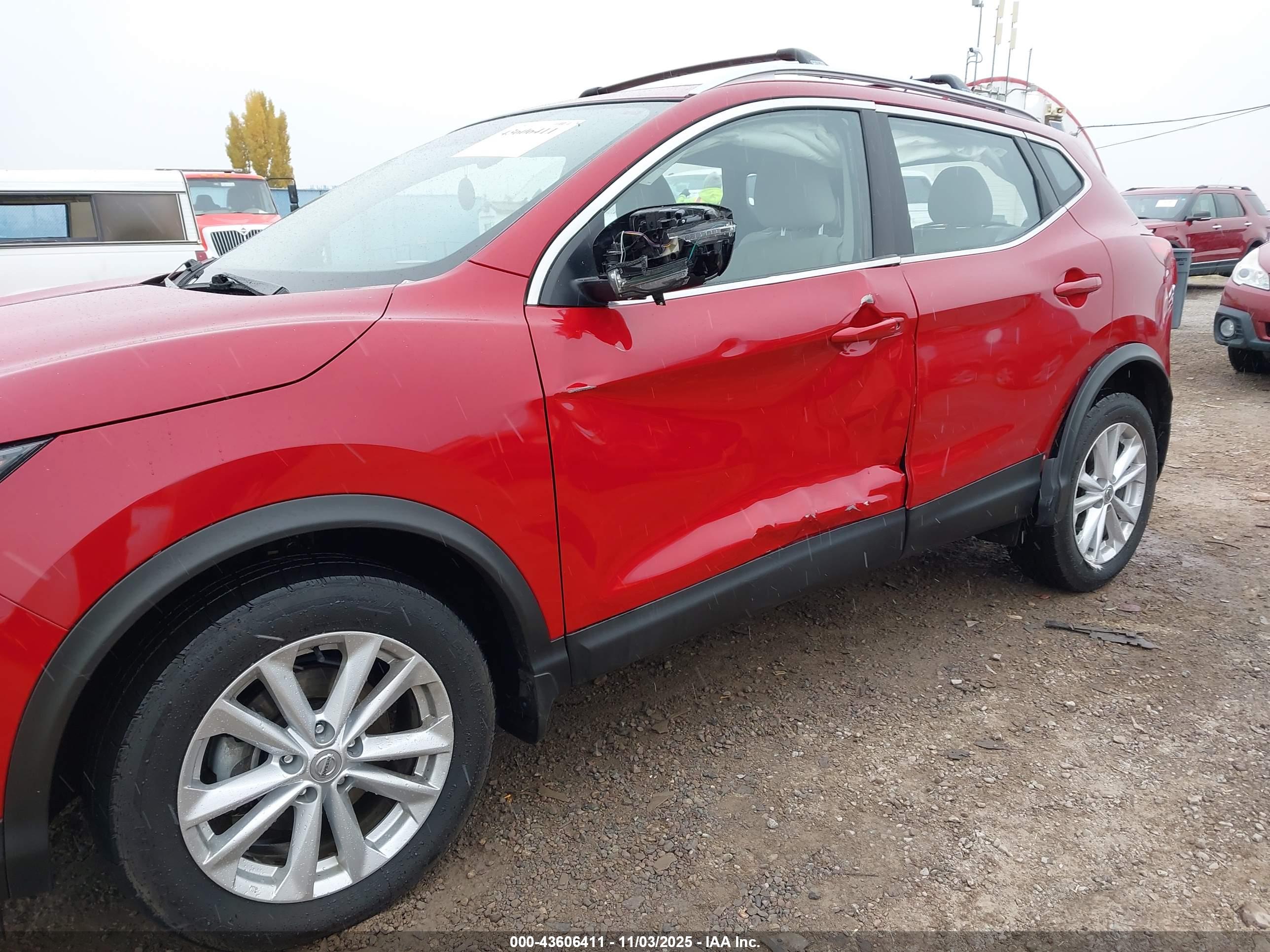 NISSAN ROGUE image 6
