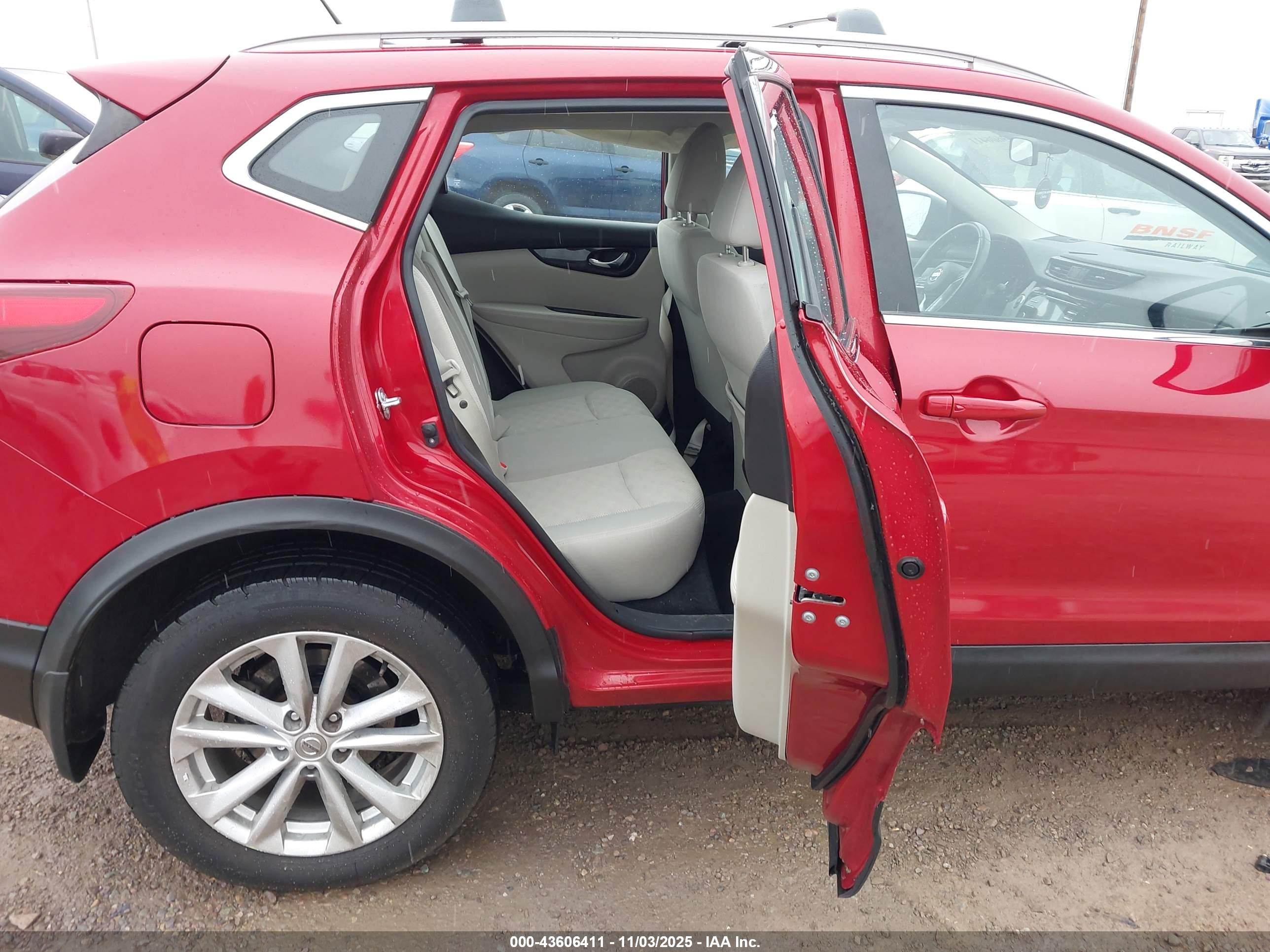 NISSAN ROGUE image 8