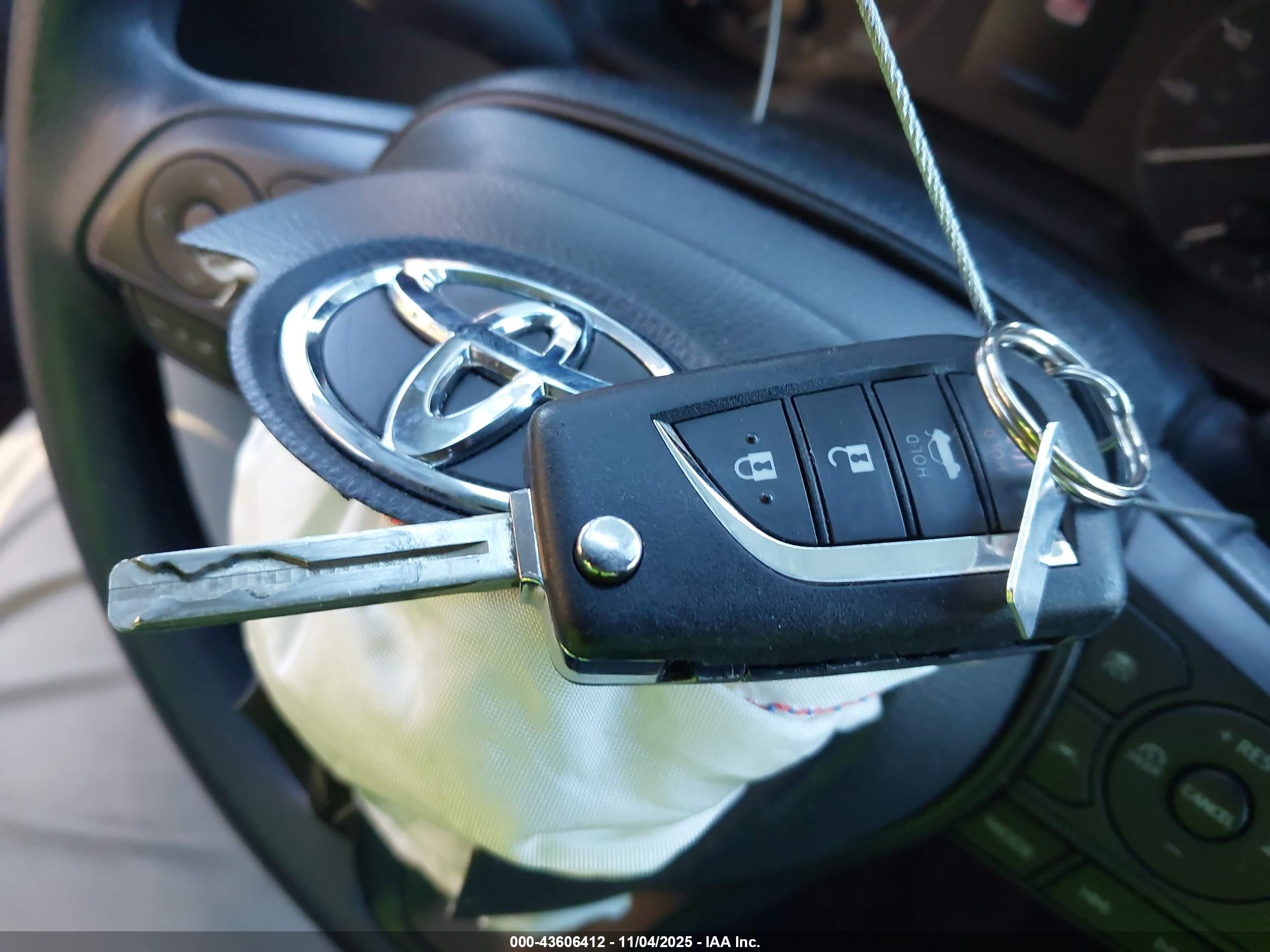 TOYOTA COROLLA image 11