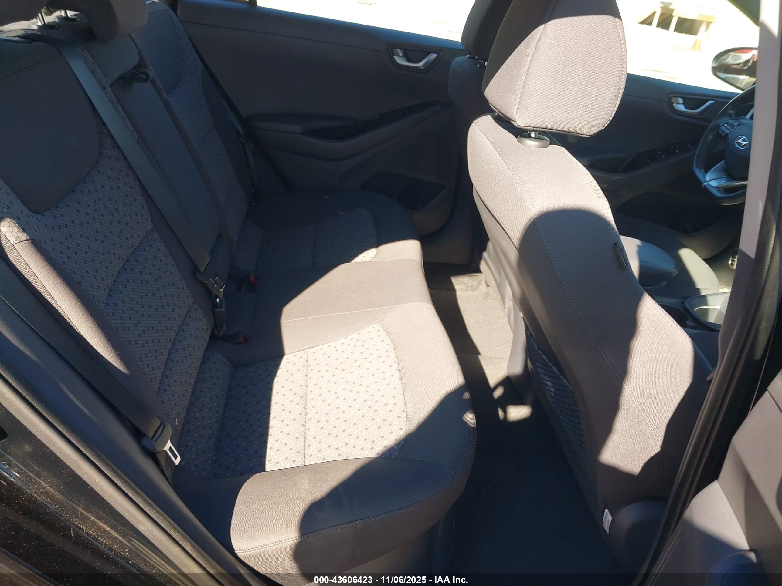 HYUNDAI IONIQ image 8