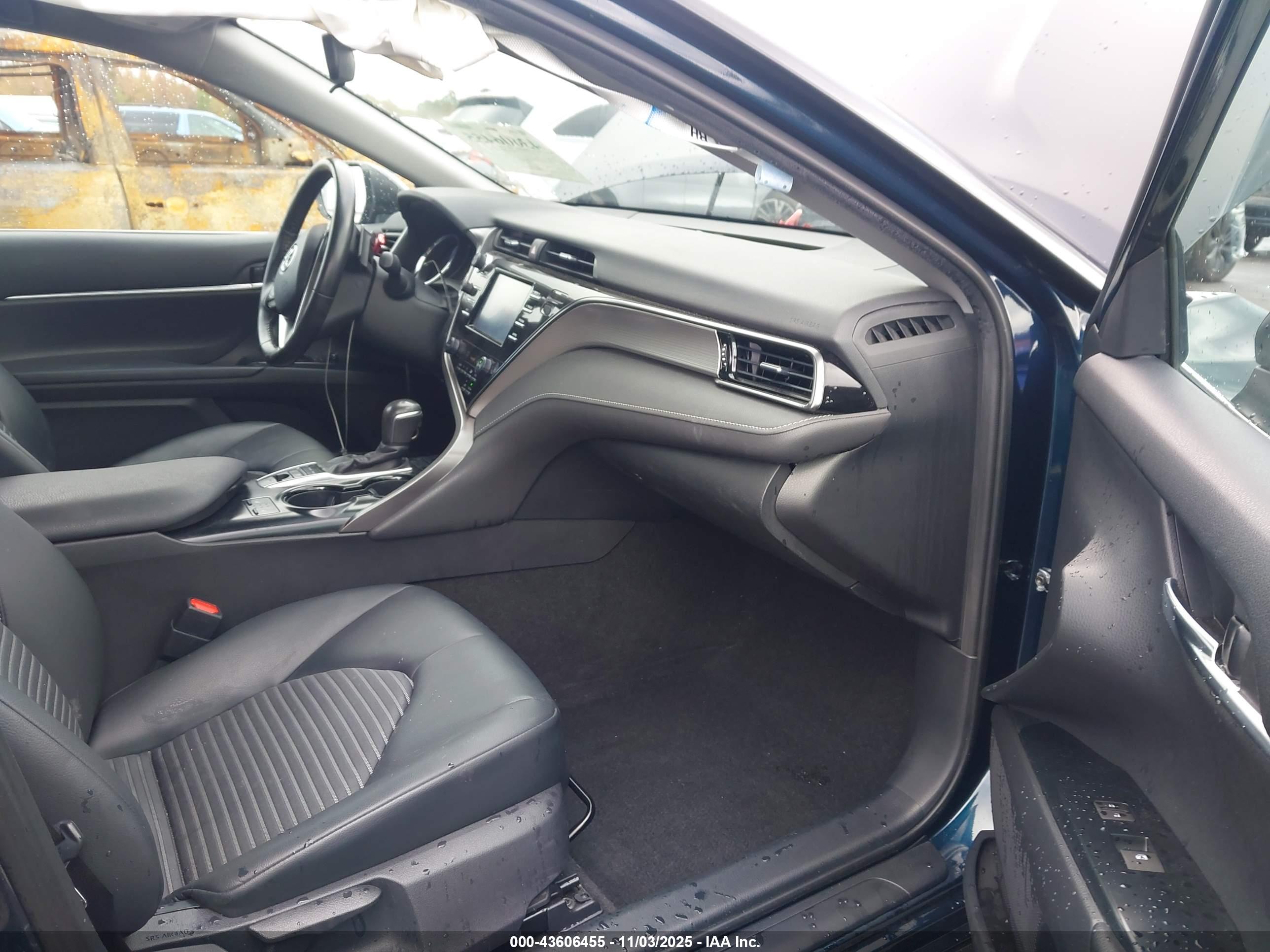 TOYOTA CAMRY image 5