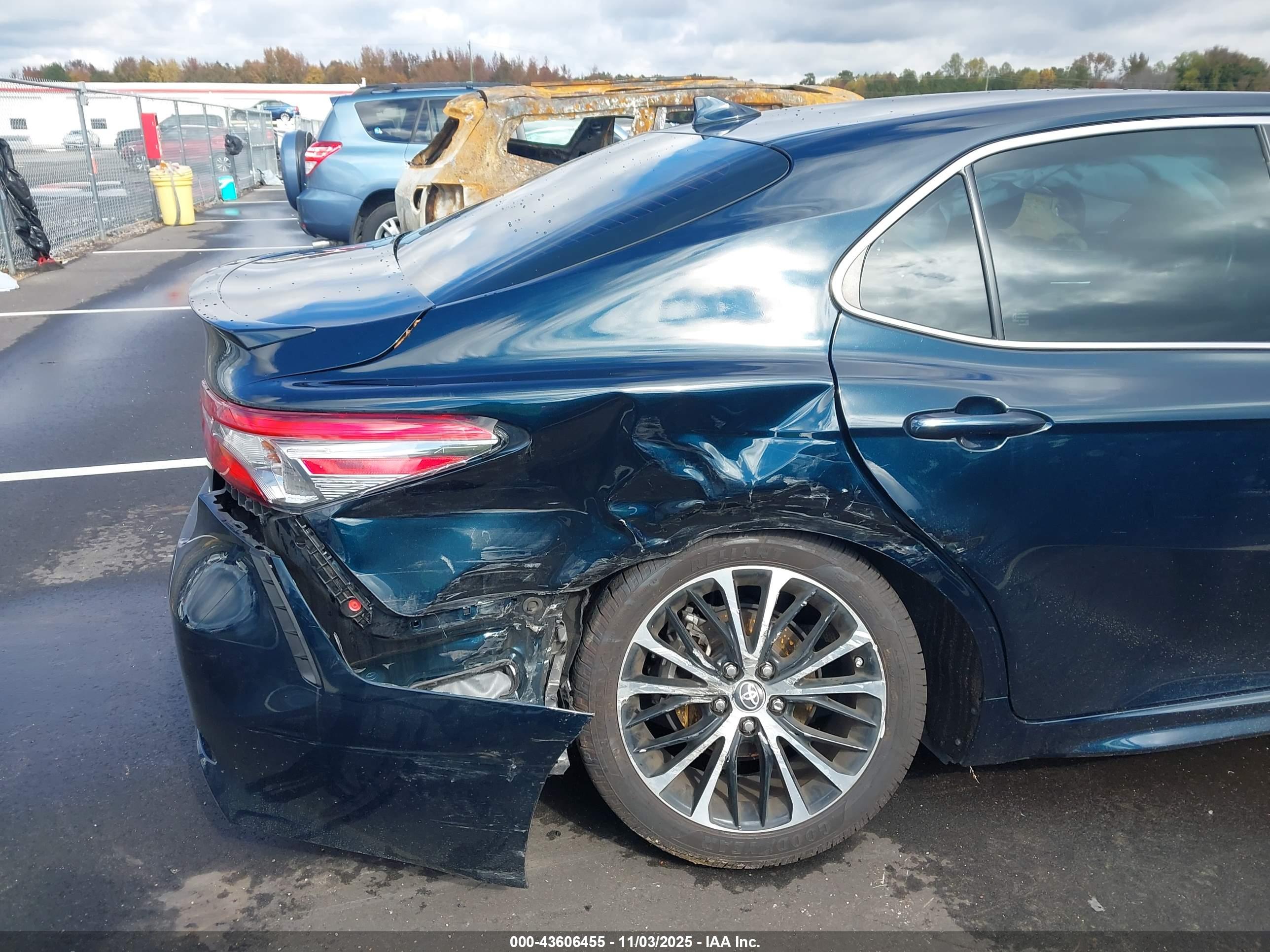 TOYOTA CAMRY image 6