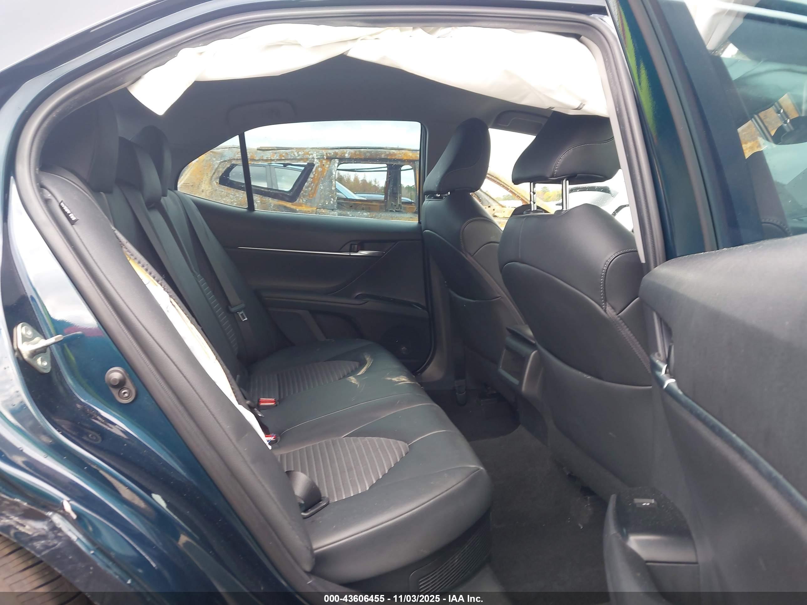 TOYOTA CAMRY image 8