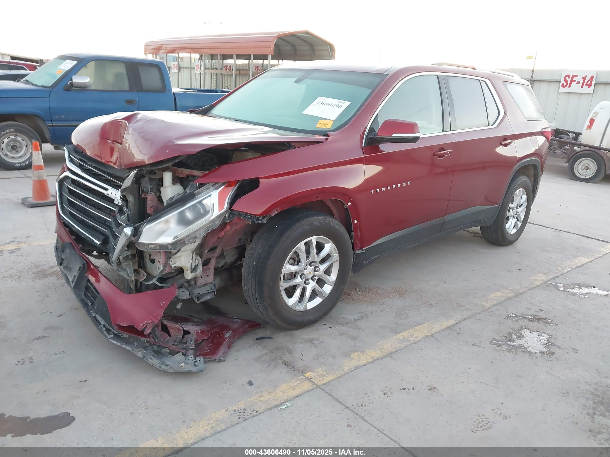 CHEVROLET TRAVERSE image 2