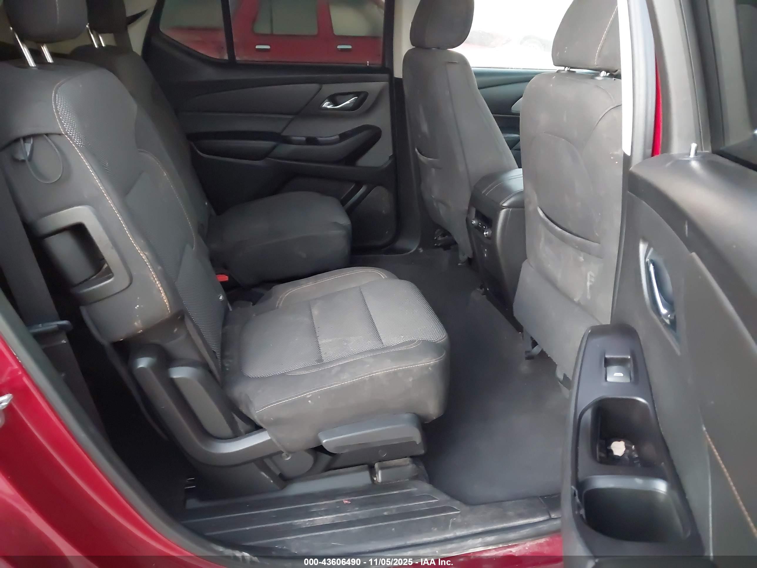 CHEVROLET TRAVERSE image 8
