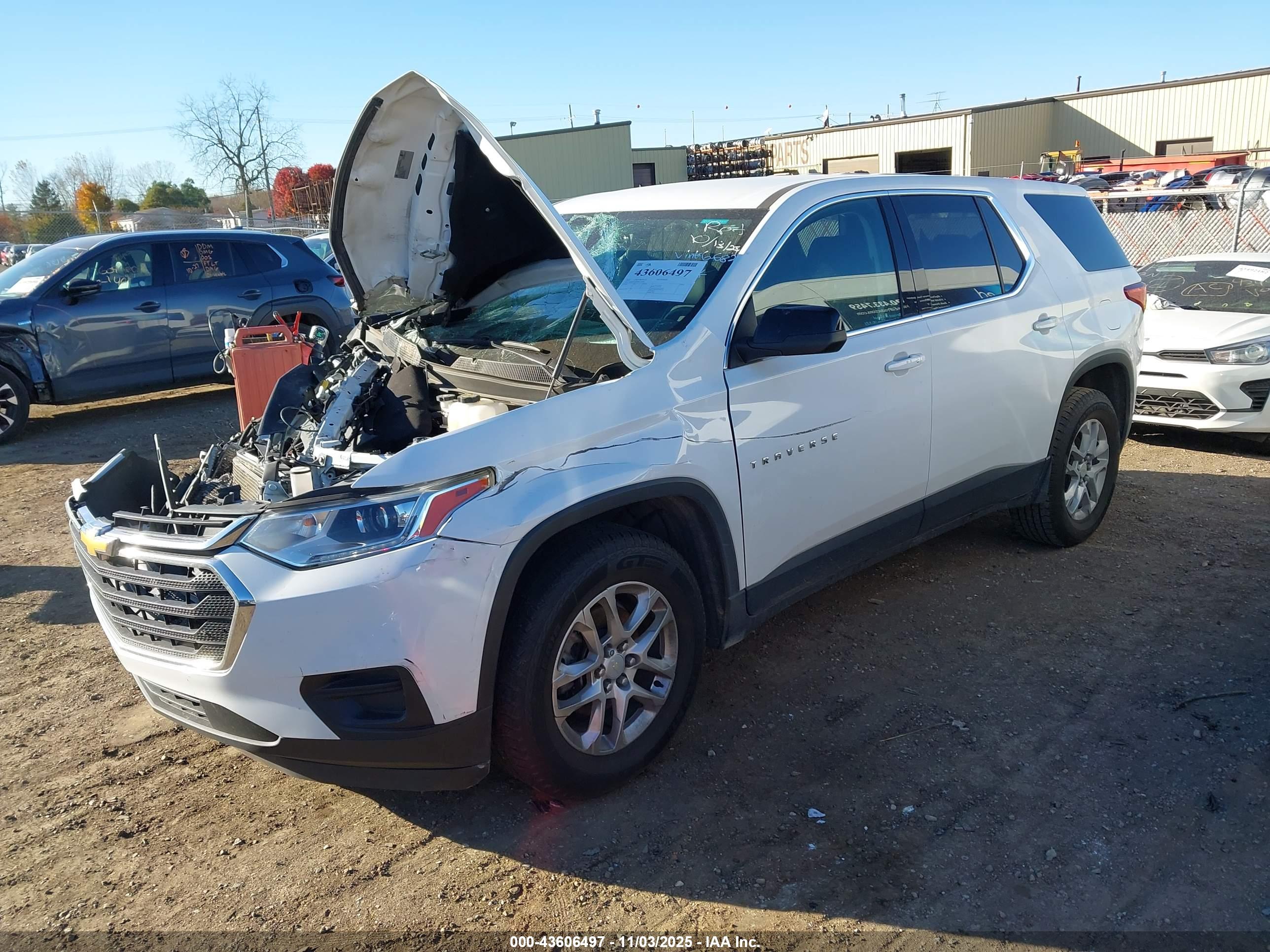 CHEVROLET TRAVERSE image 2