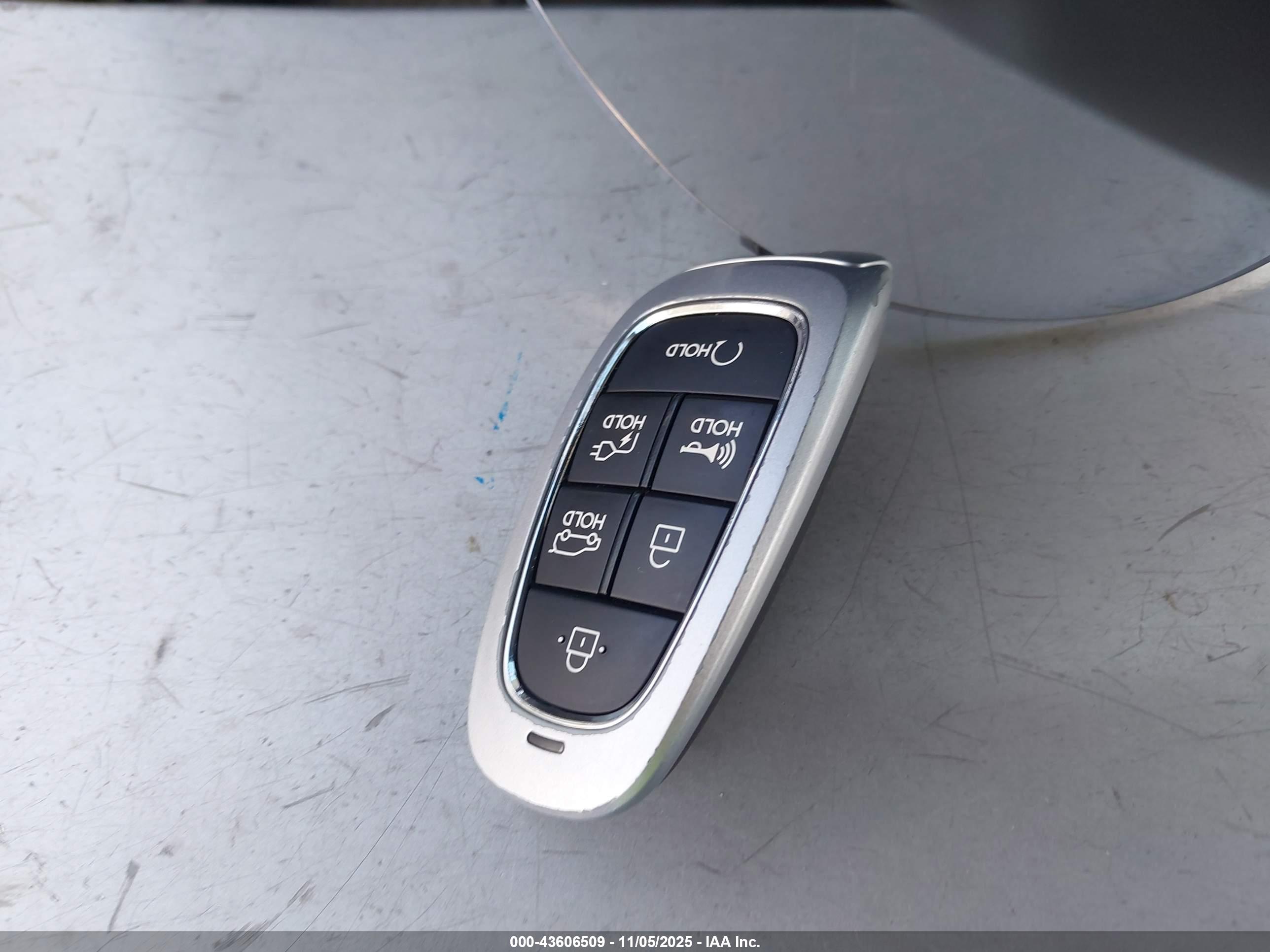 HYUNDAI IONIQ image 11
