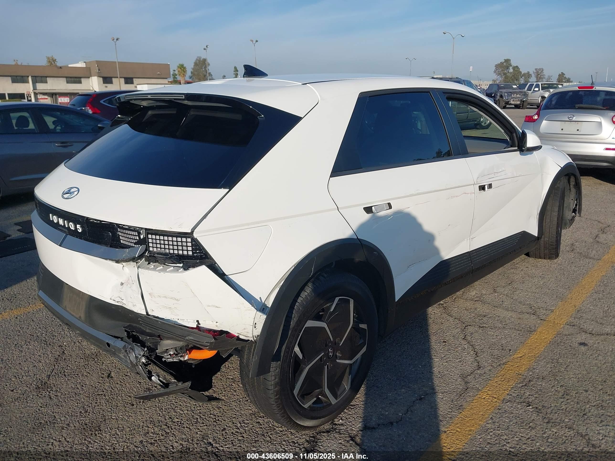 HYUNDAI IONIQ image 4