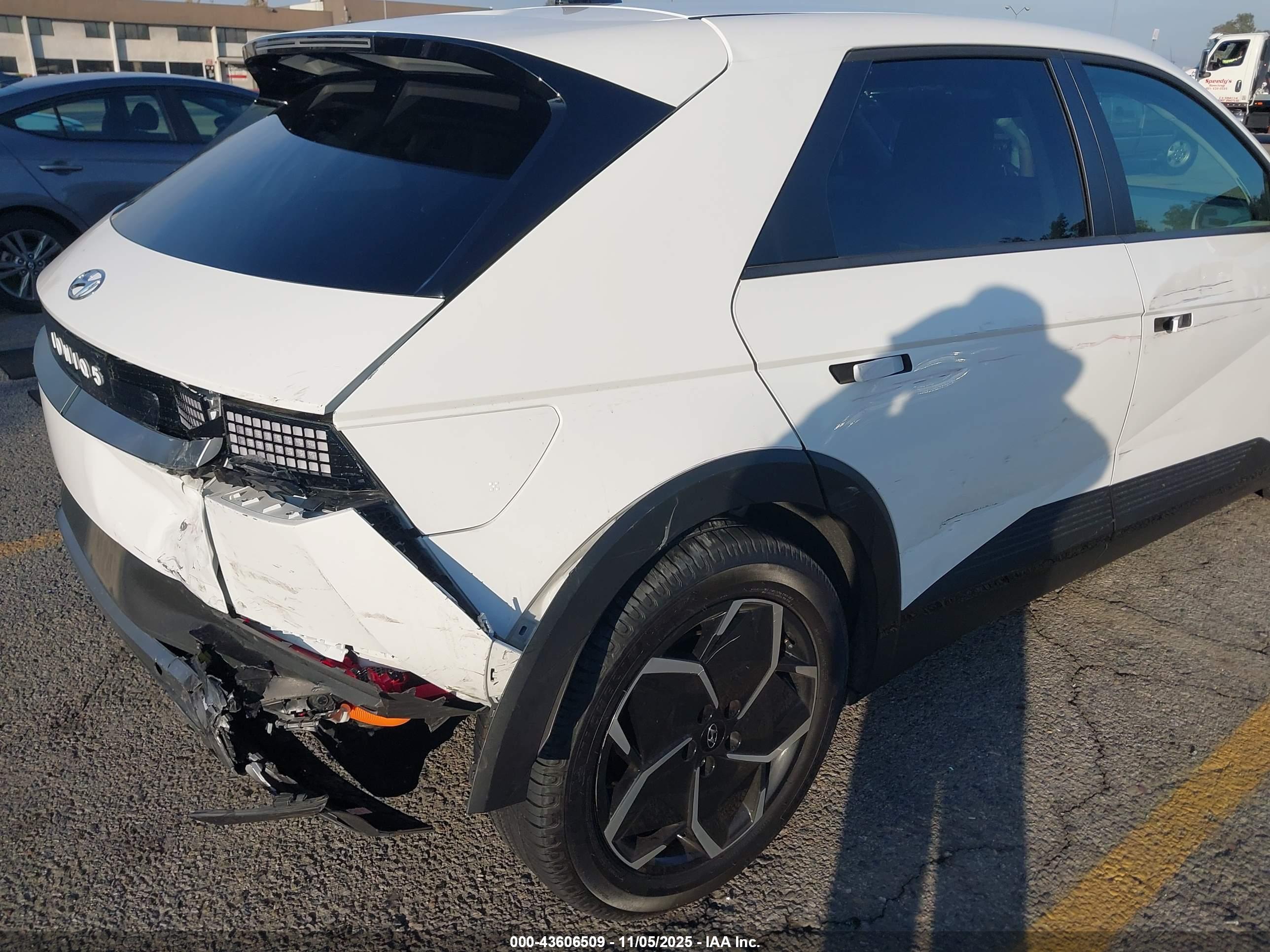 HYUNDAI IONIQ image 6