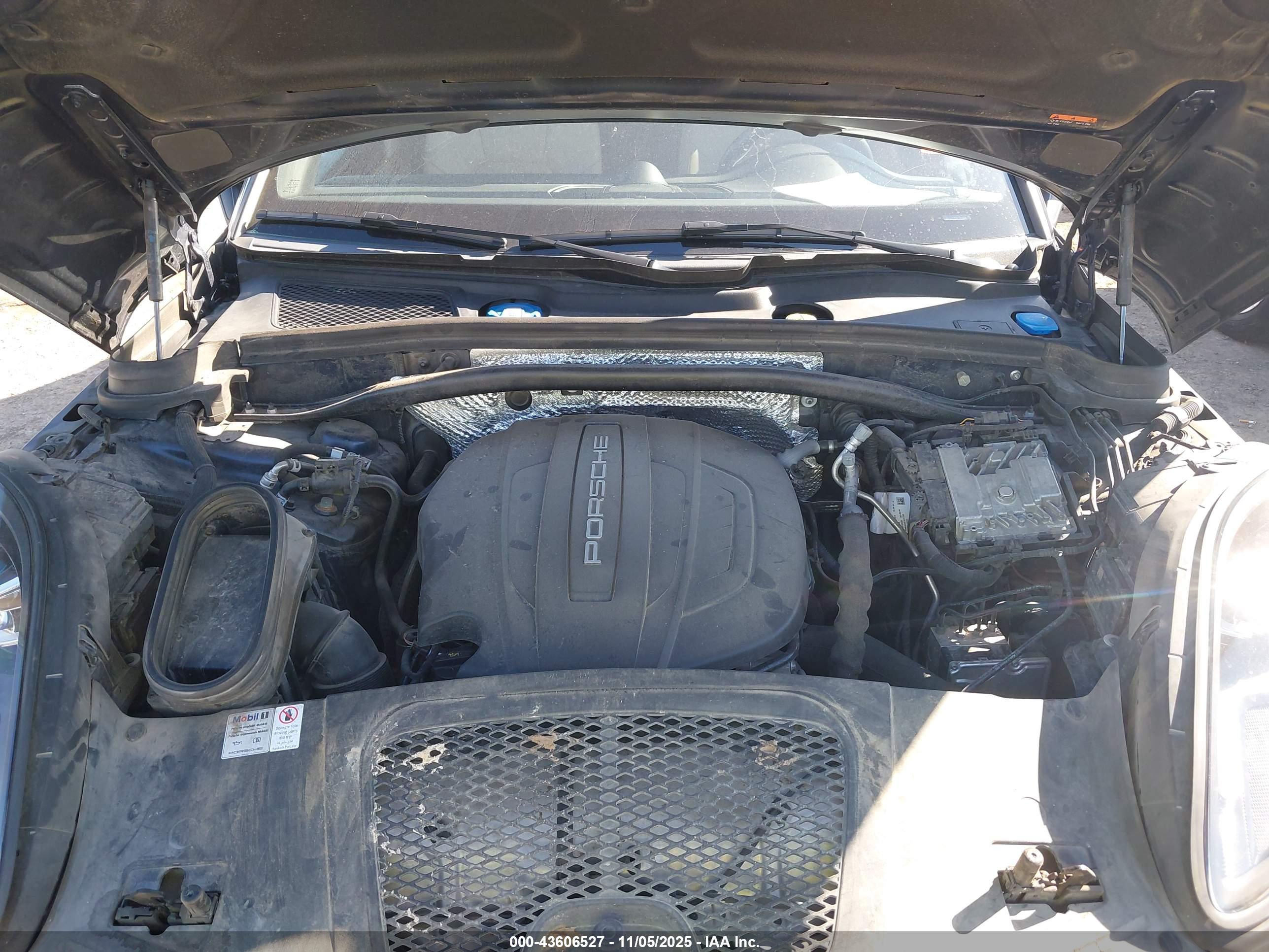 PORSCHE MACAN image 10