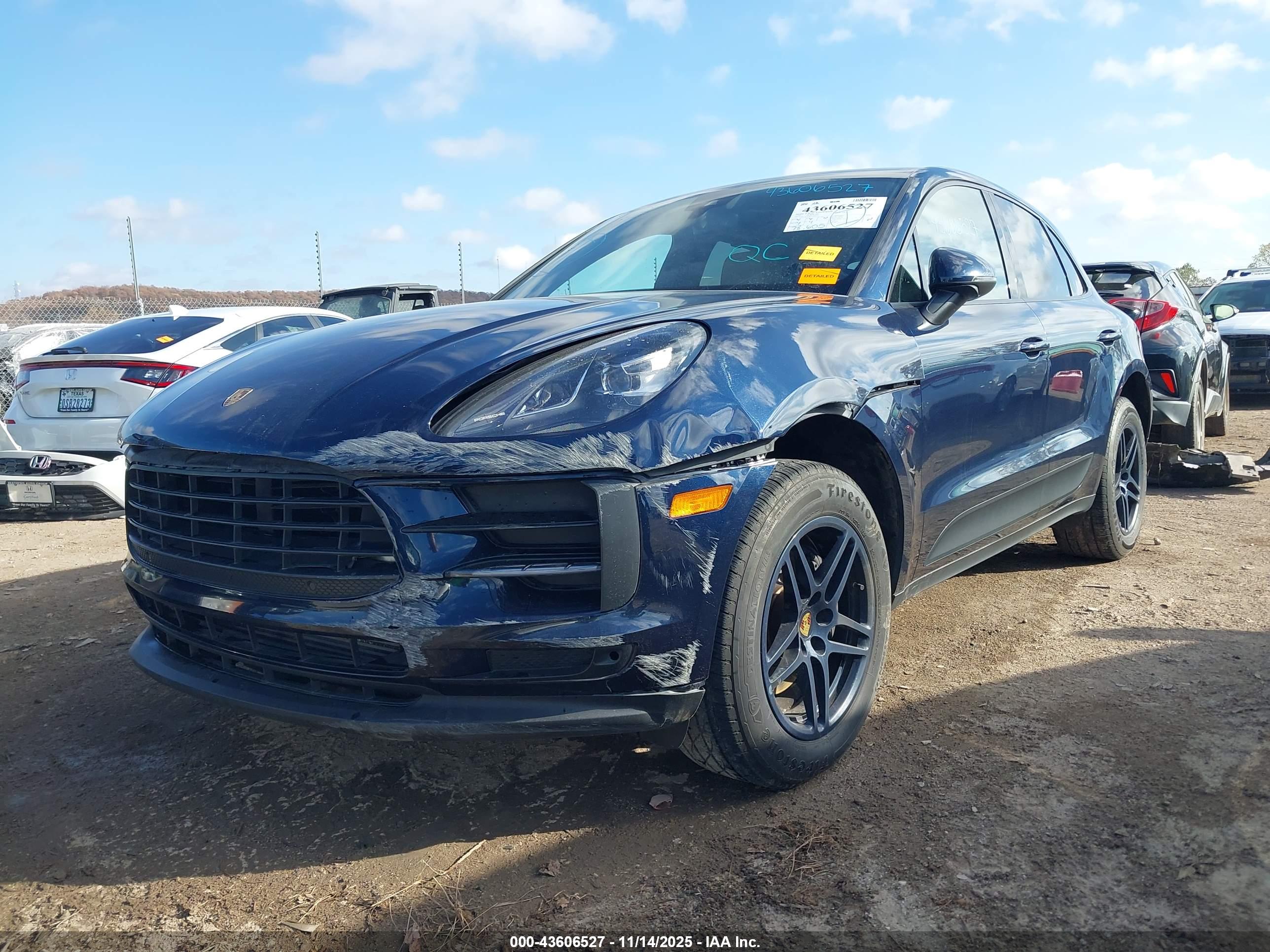 PORSCHE MACAN image 6