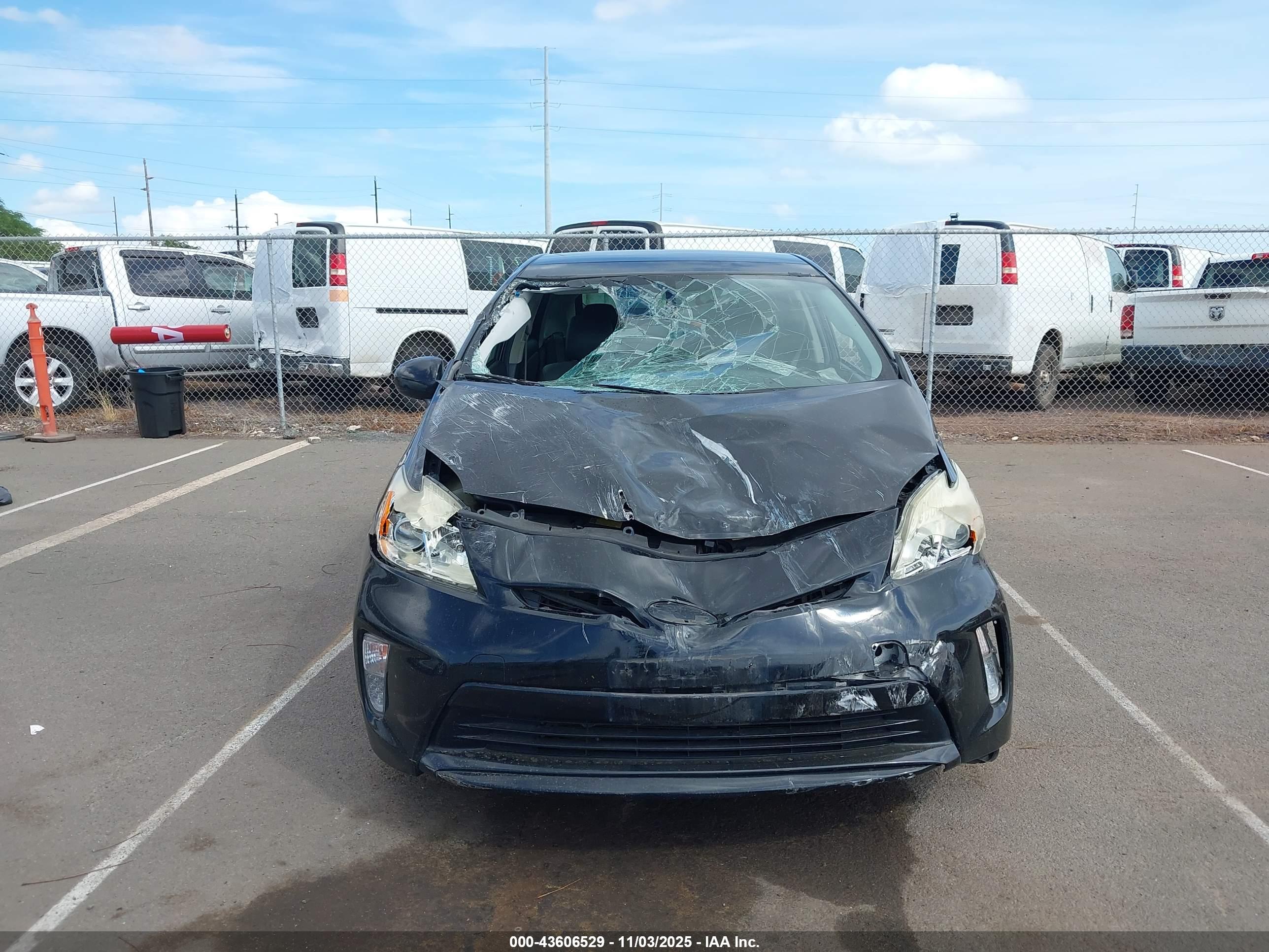 TOYOTA PRIUS image 6