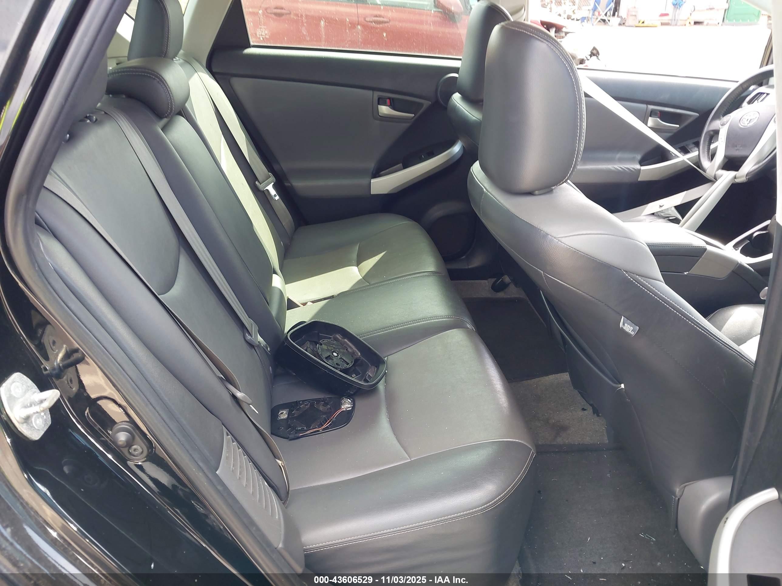 TOYOTA PRIUS image 8