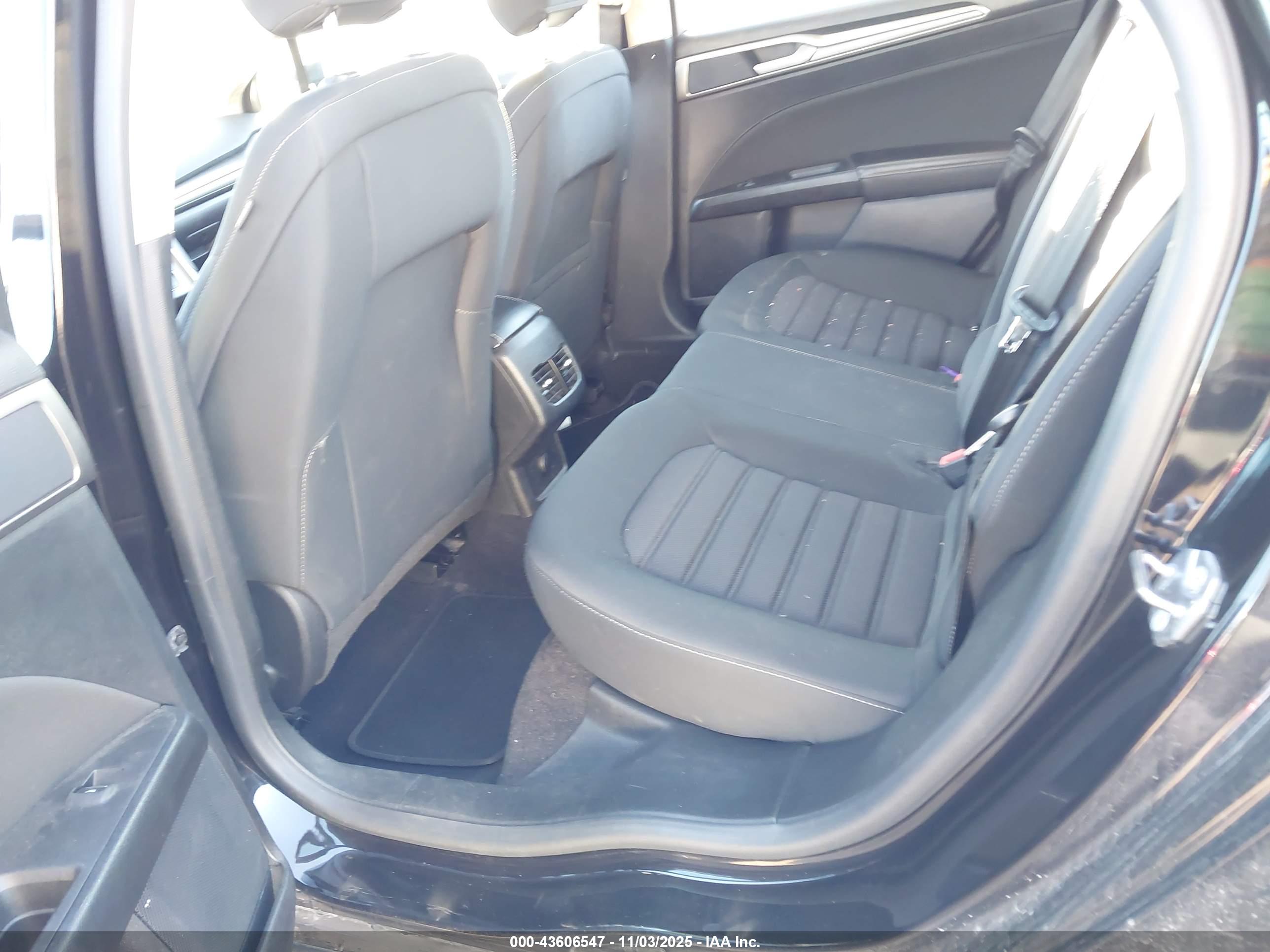 FORD FUSION image 8