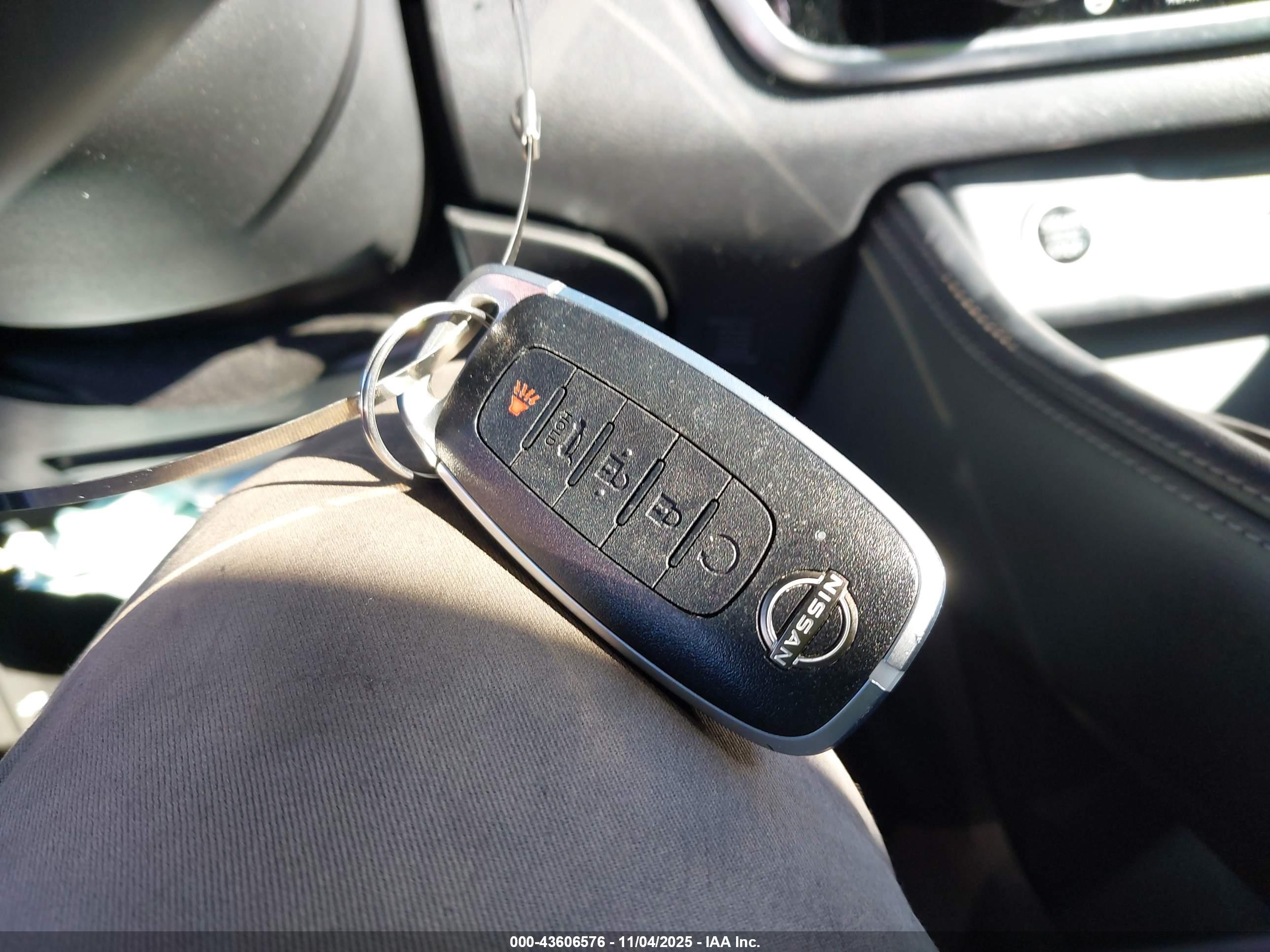 NISSAN ROGUE image 11