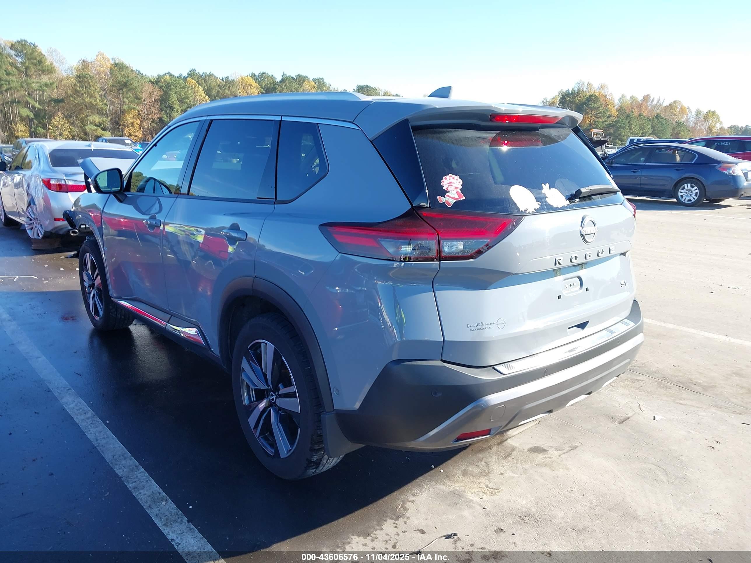 NISSAN ROGUE image 3