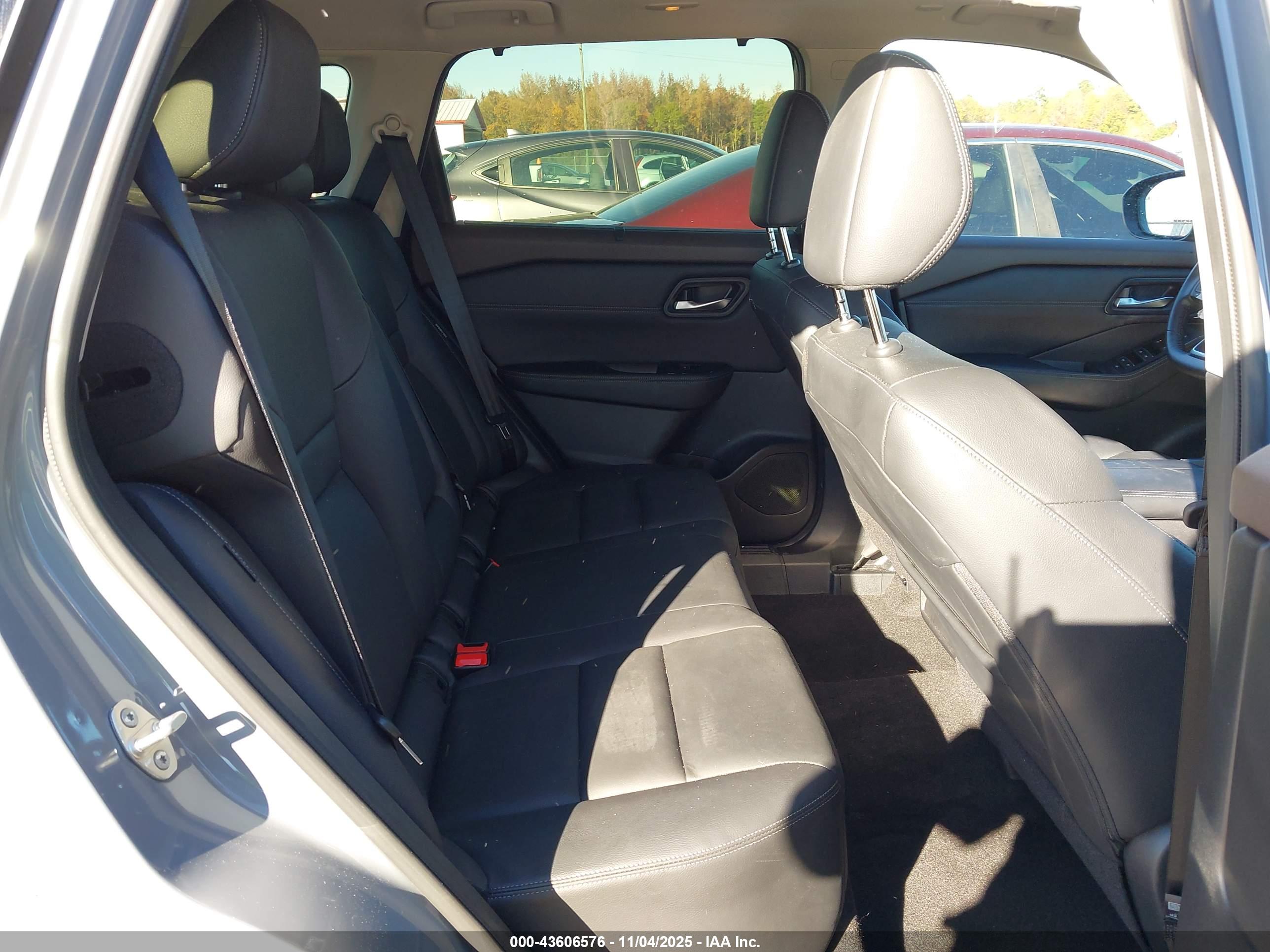 NISSAN ROGUE image 8