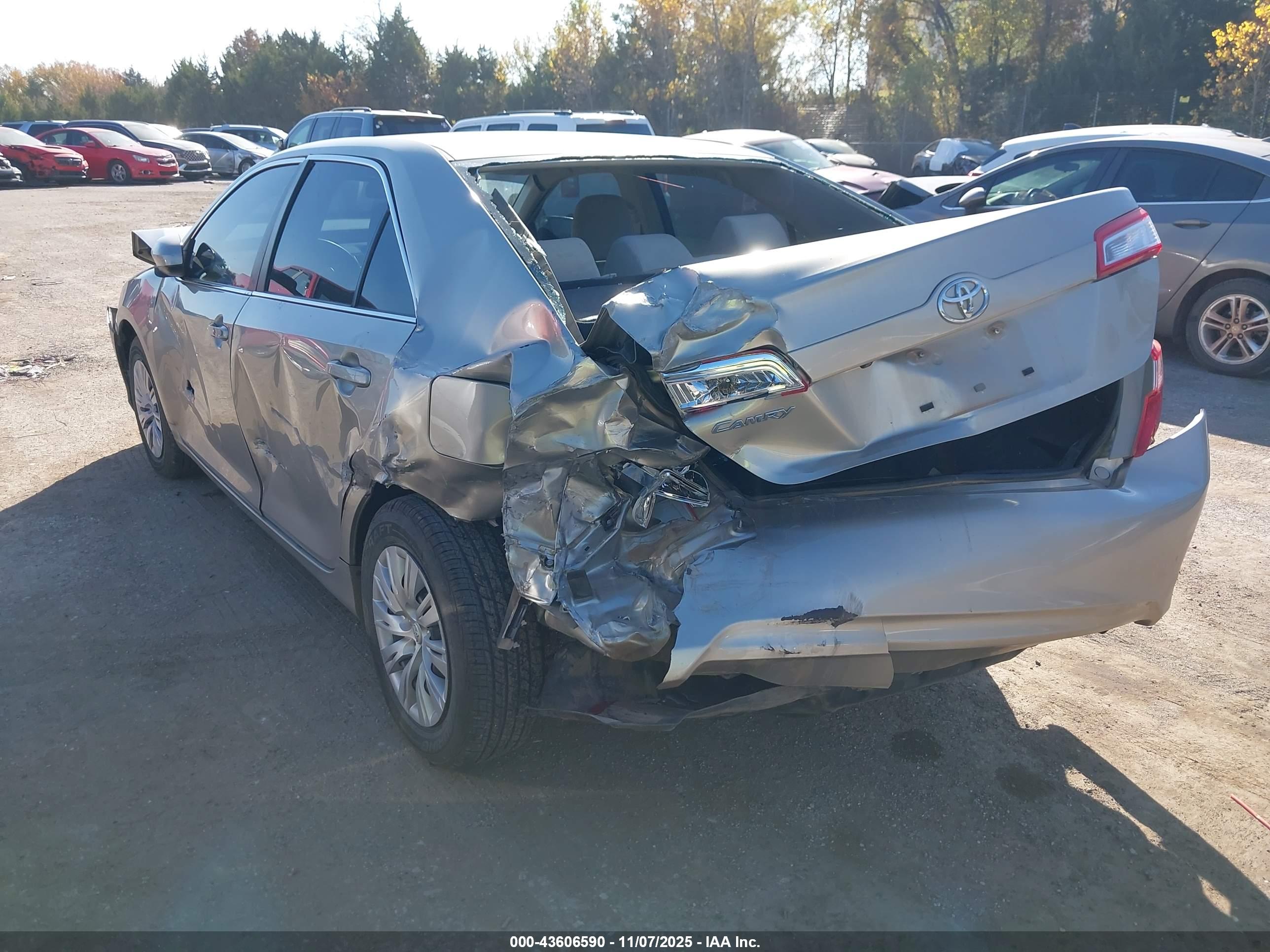 TOYOTA CAMRY image 3