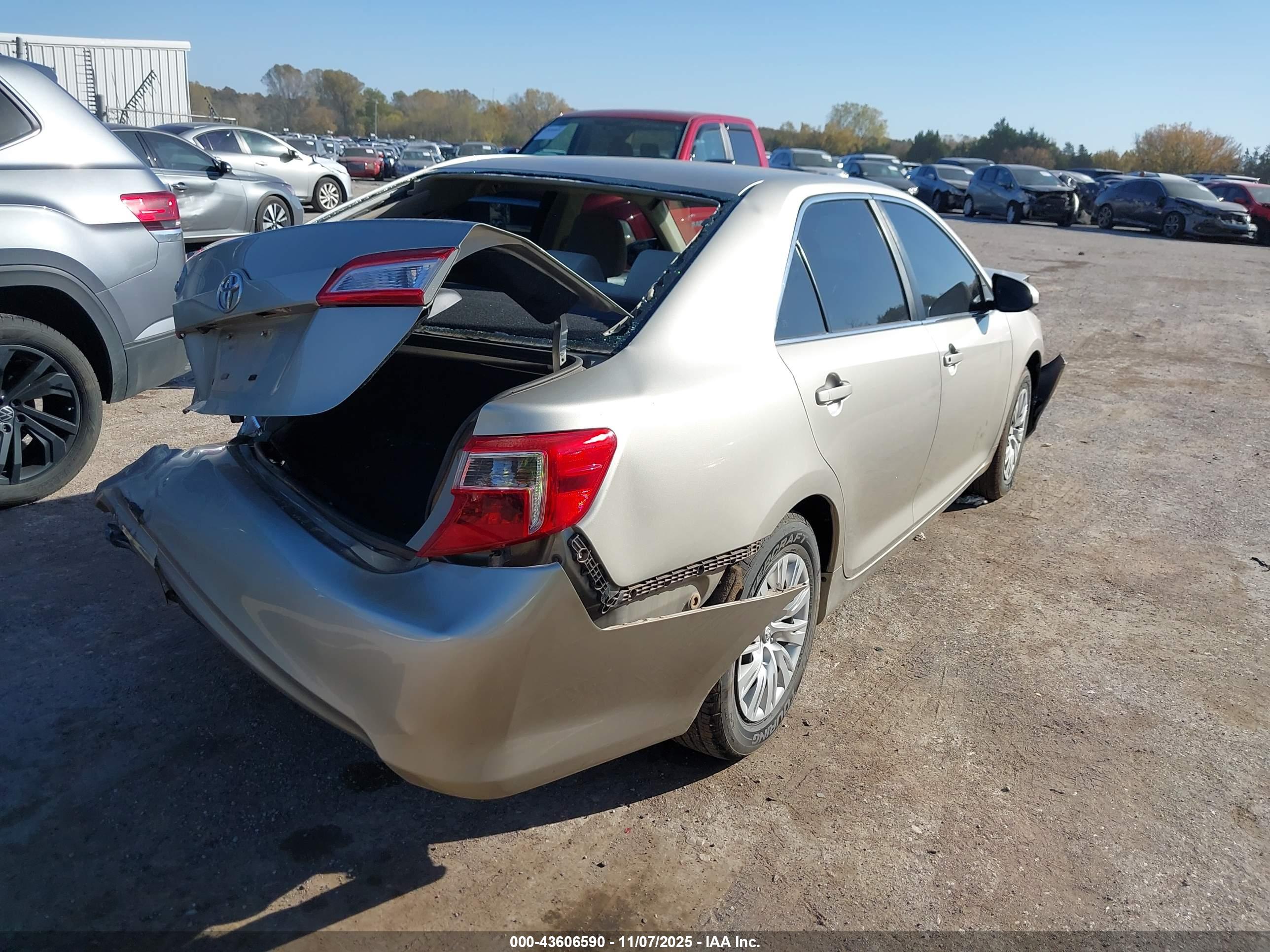 TOYOTA CAMRY image 4