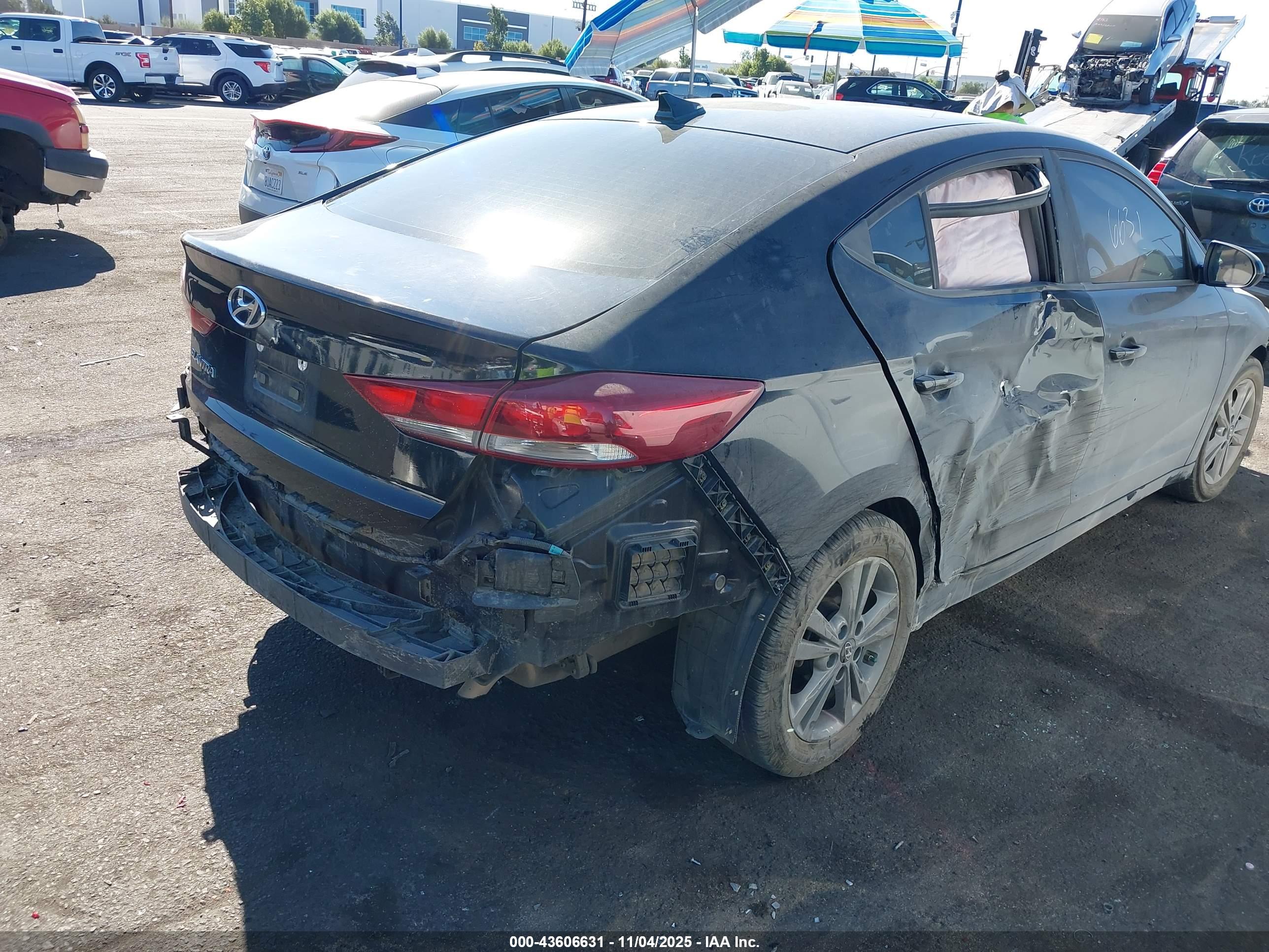HYUNDAI ELANTRA image 4