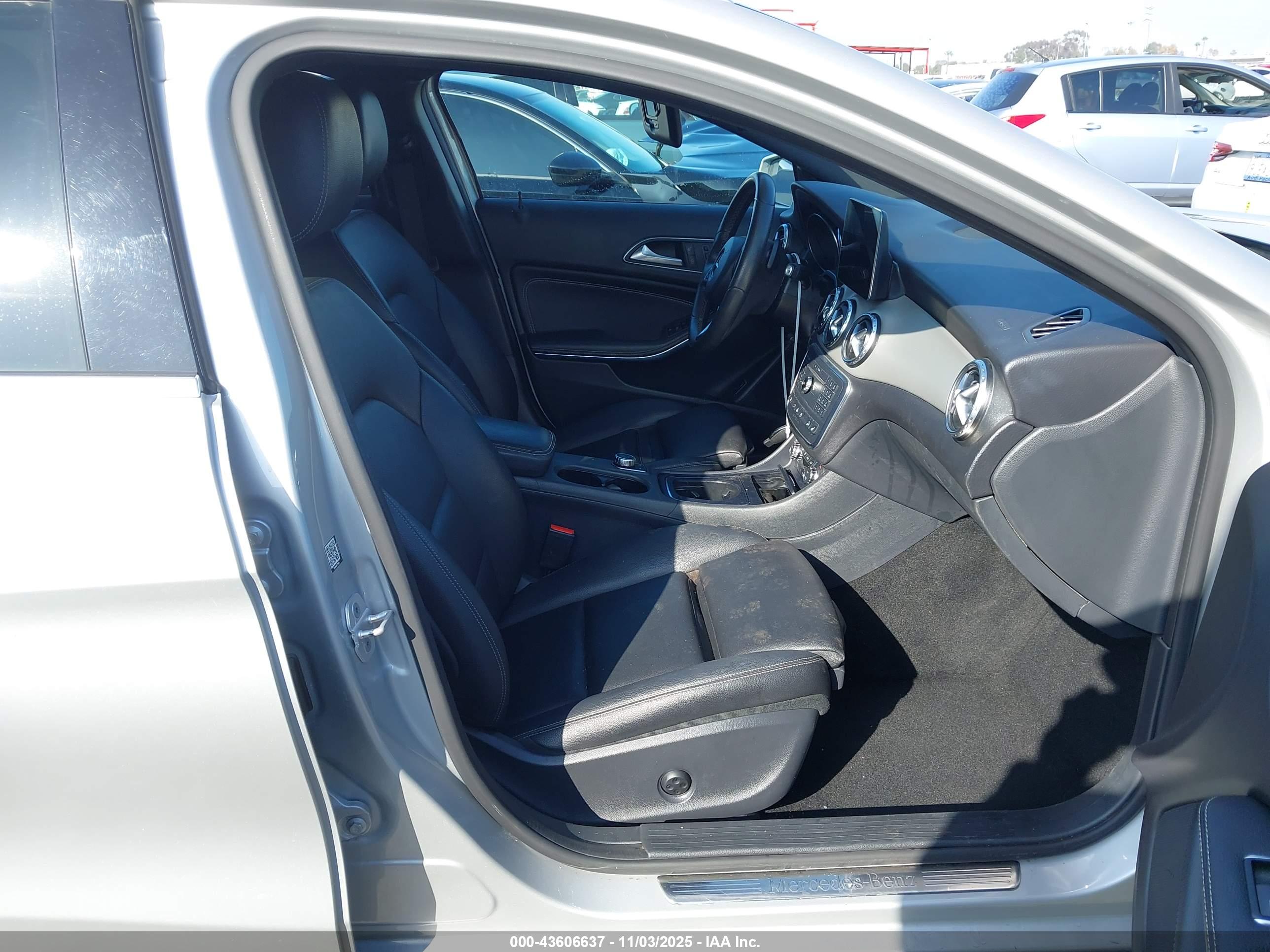 MERCEDES-BENZ GLA image 5