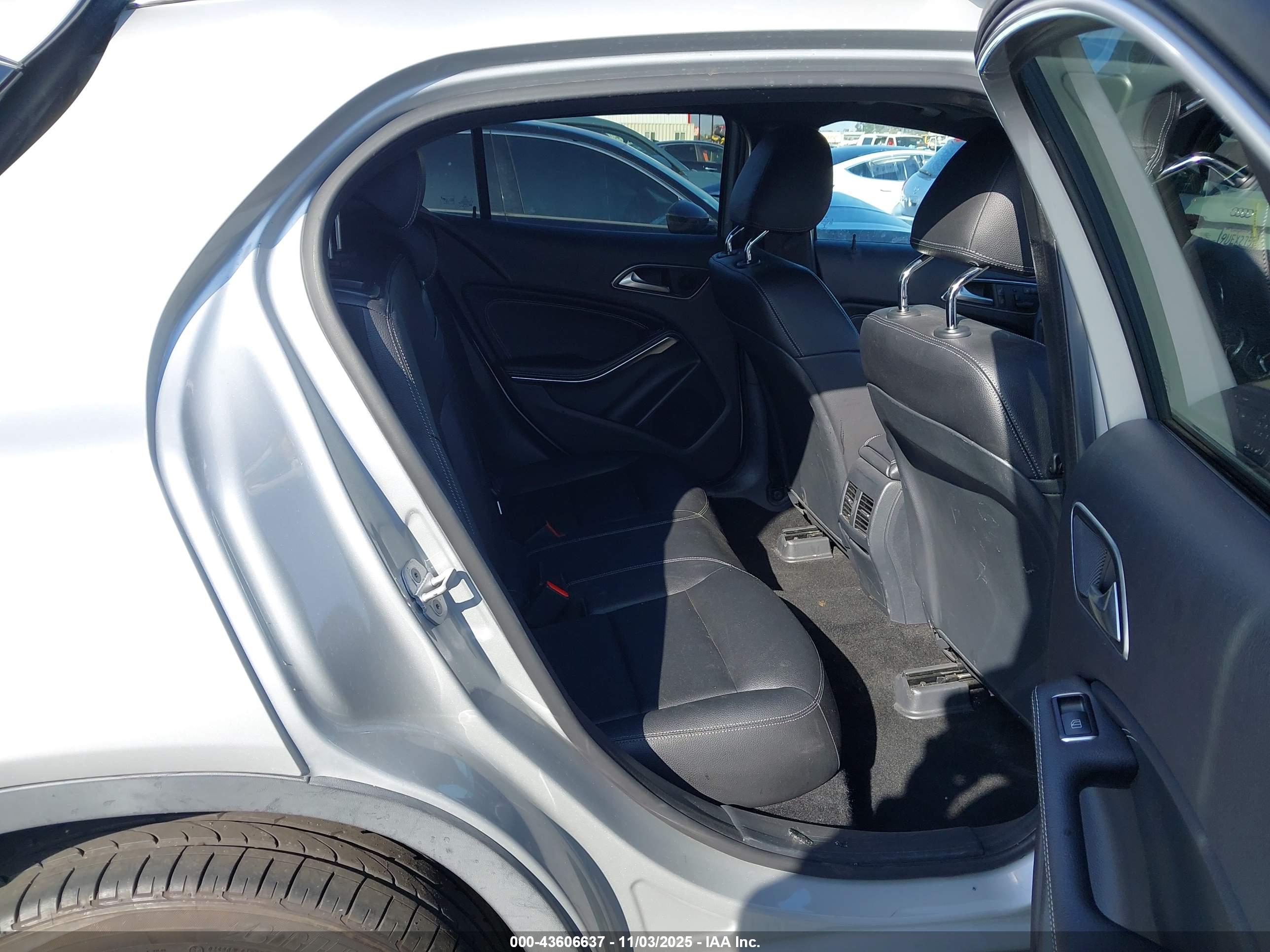 MERCEDES-BENZ GLA image 8