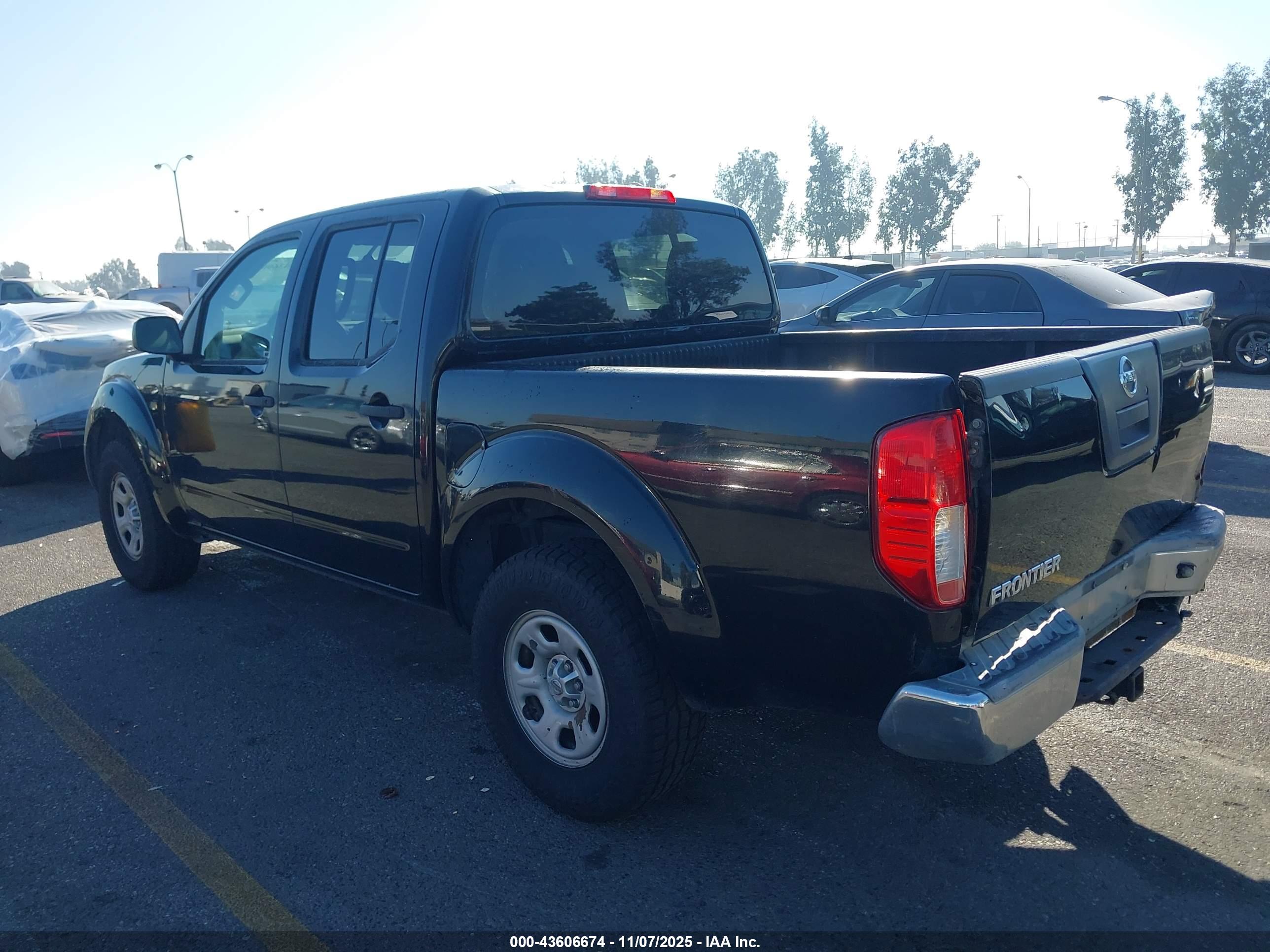 NISSAN FRONTIER image 3