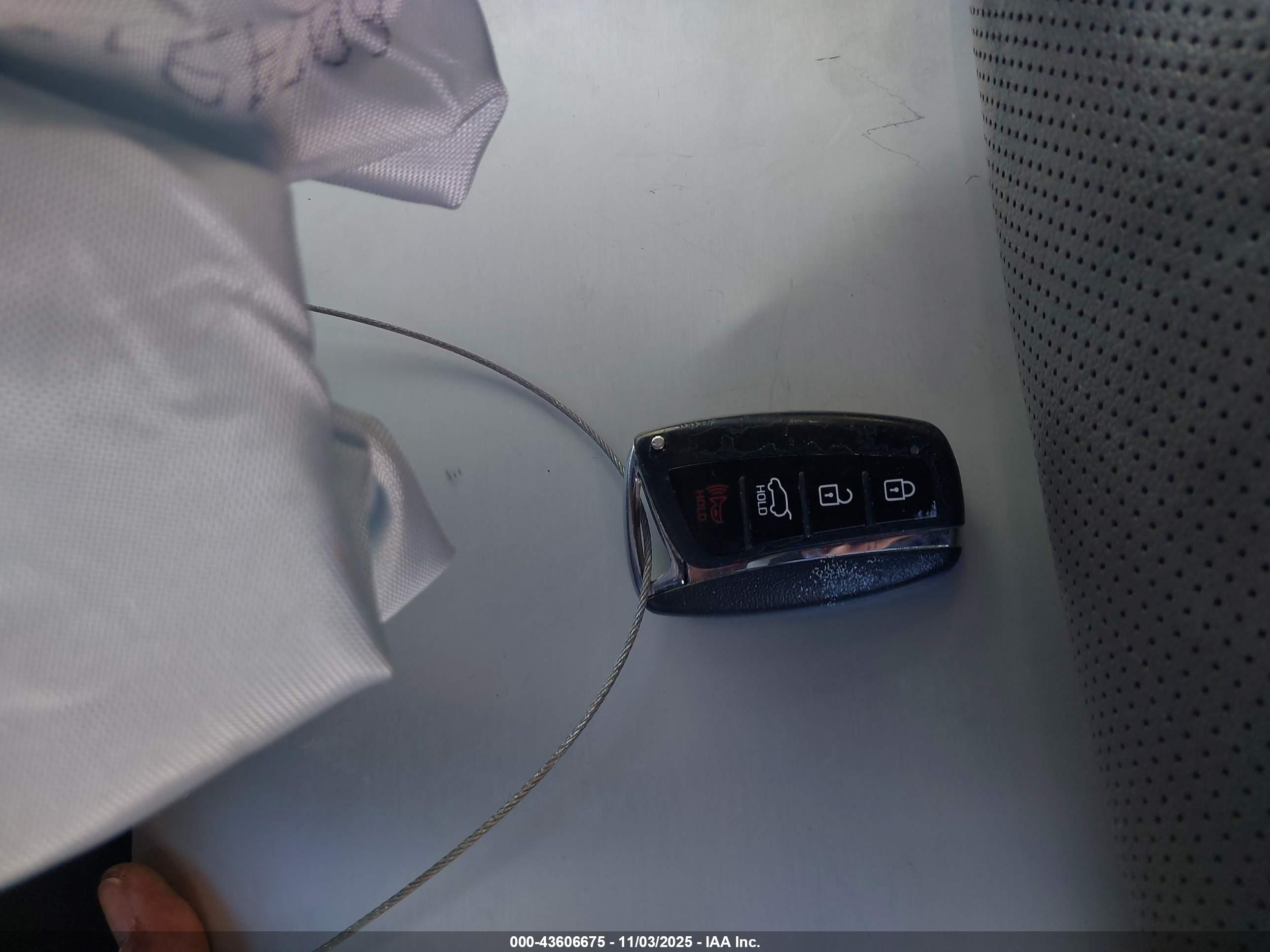 HYUNDAI SANTA image 11