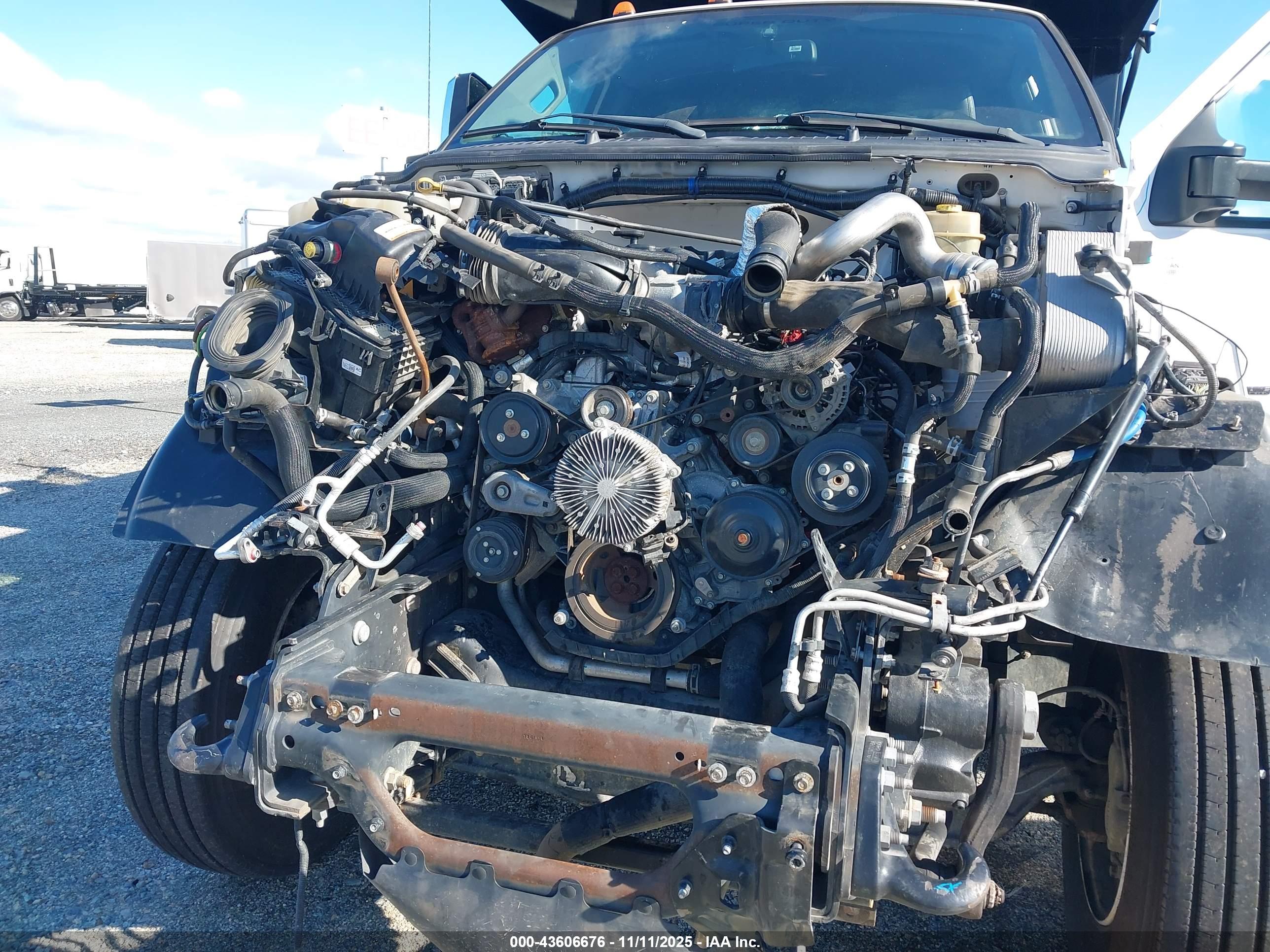 FORD F-650 image 10