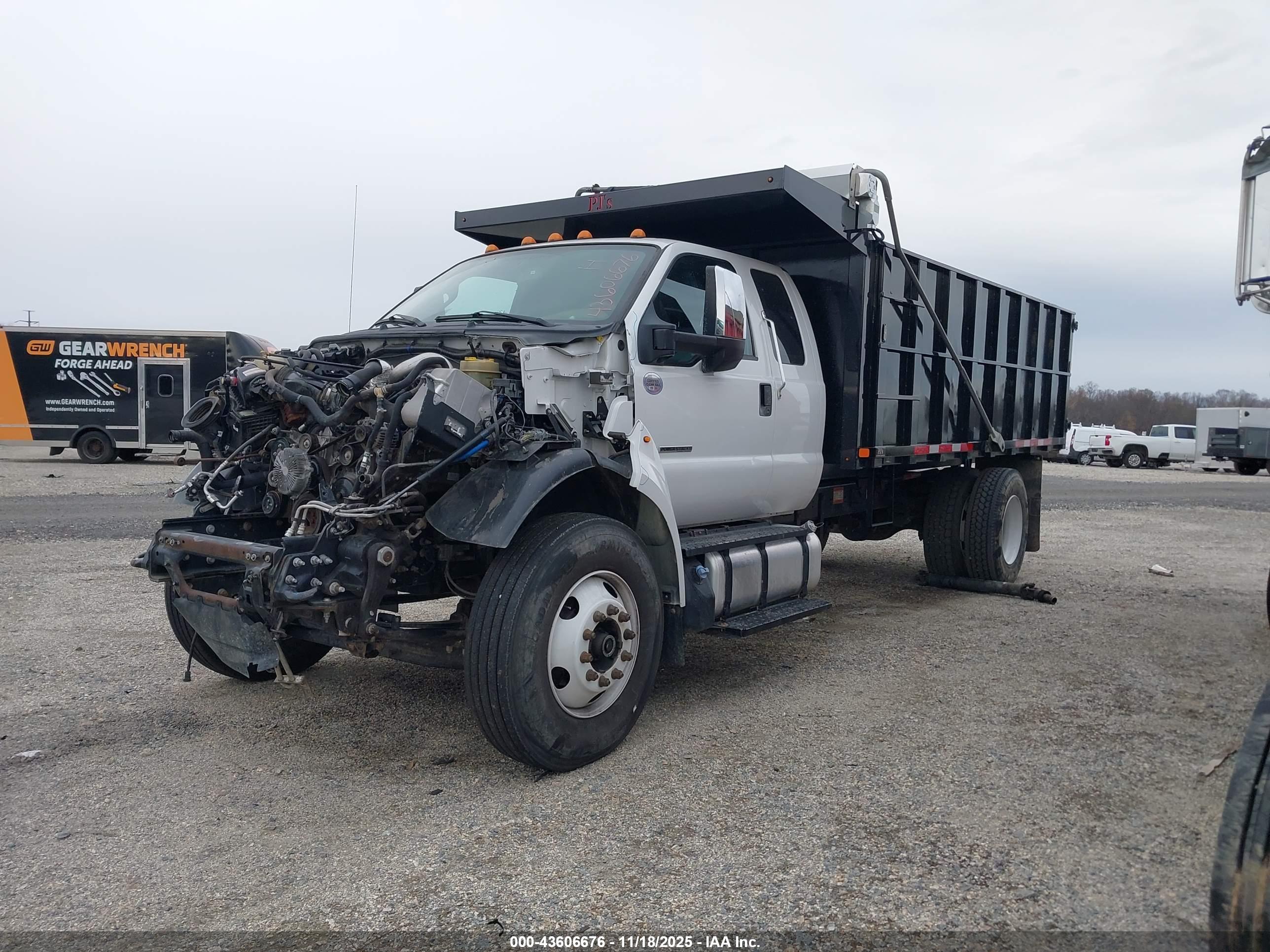 FORD F-650 image 2