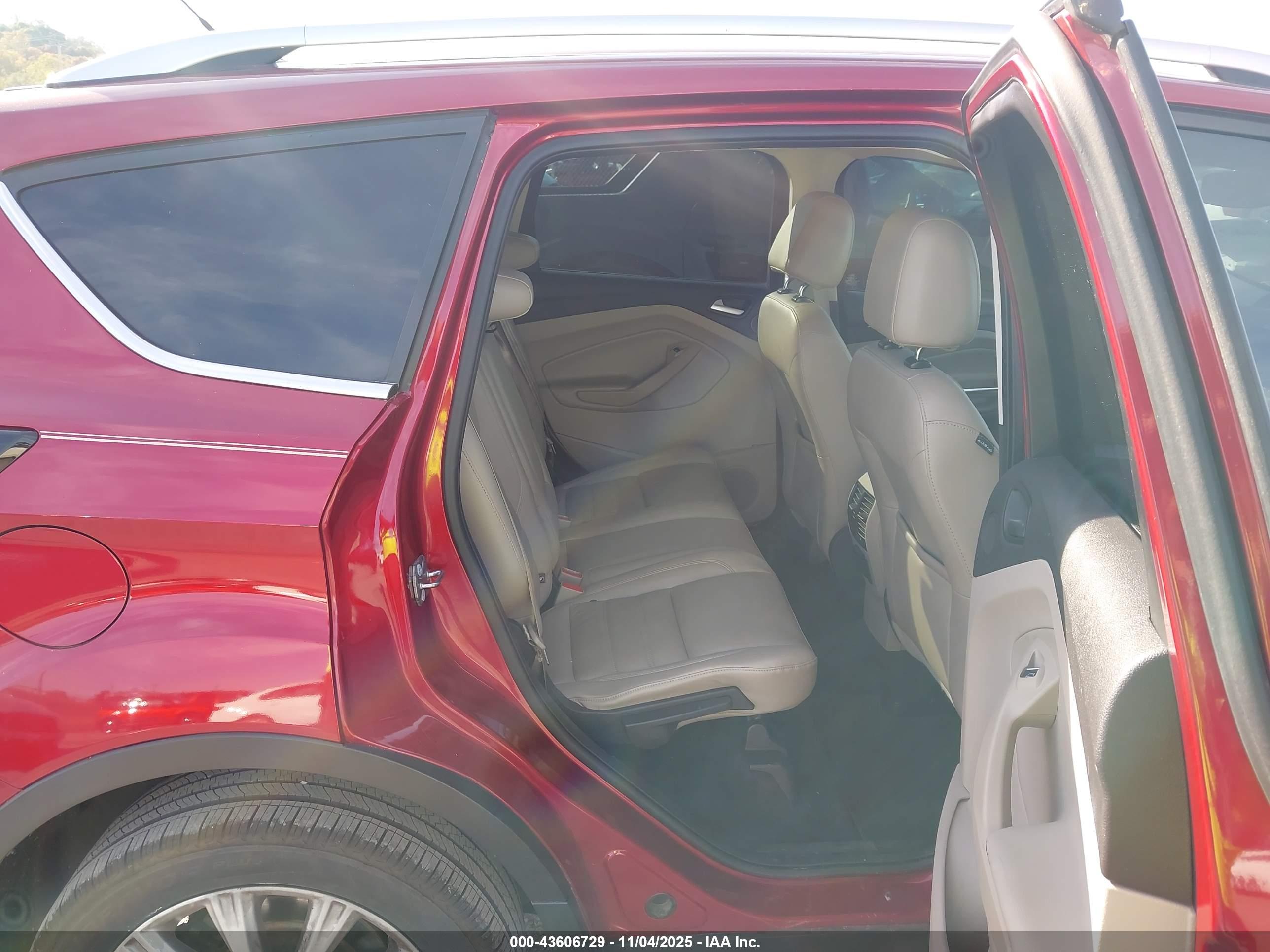 FORD ESCAPE image 8