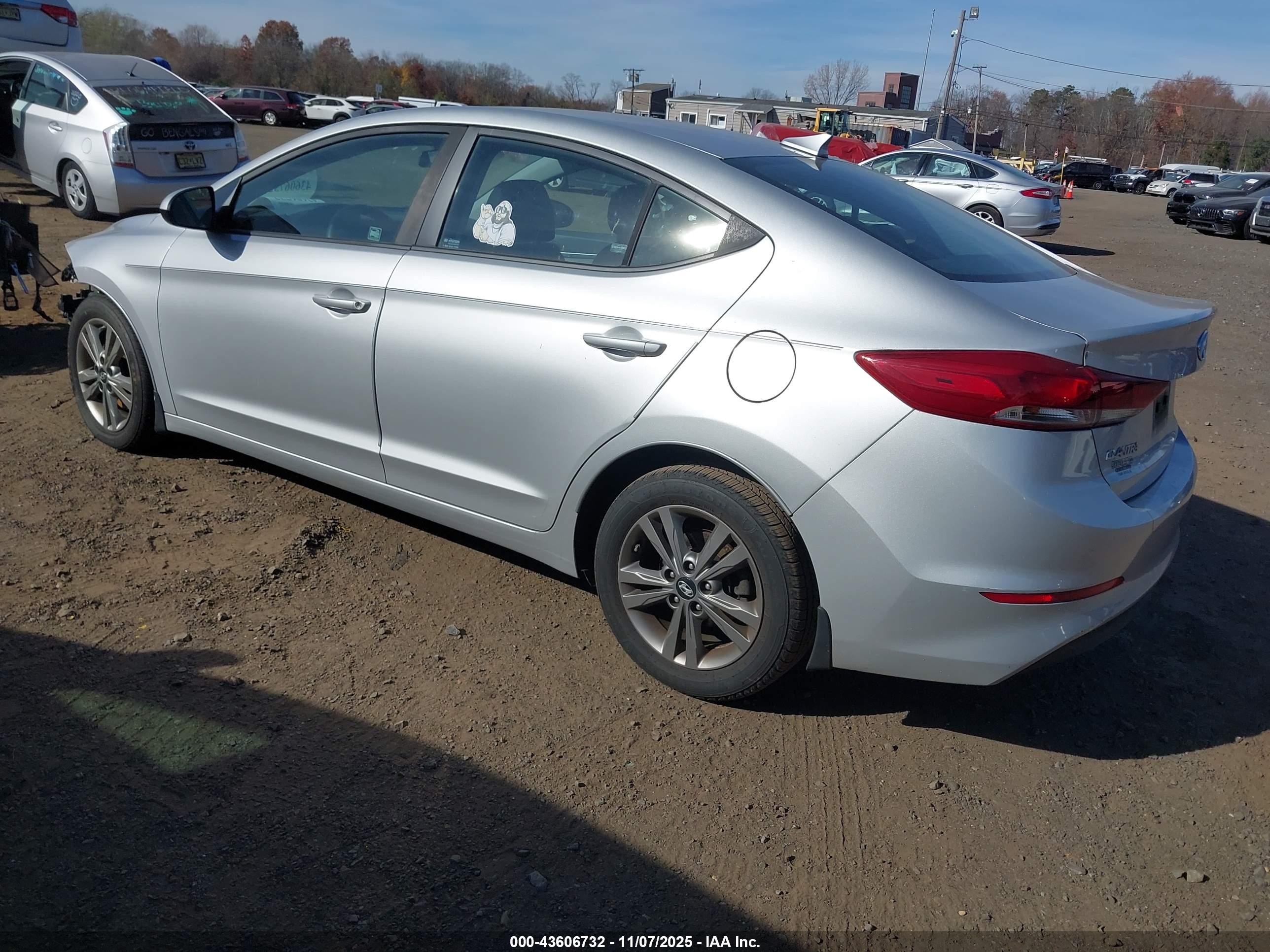 HYUNDAI ELANTRA image 3