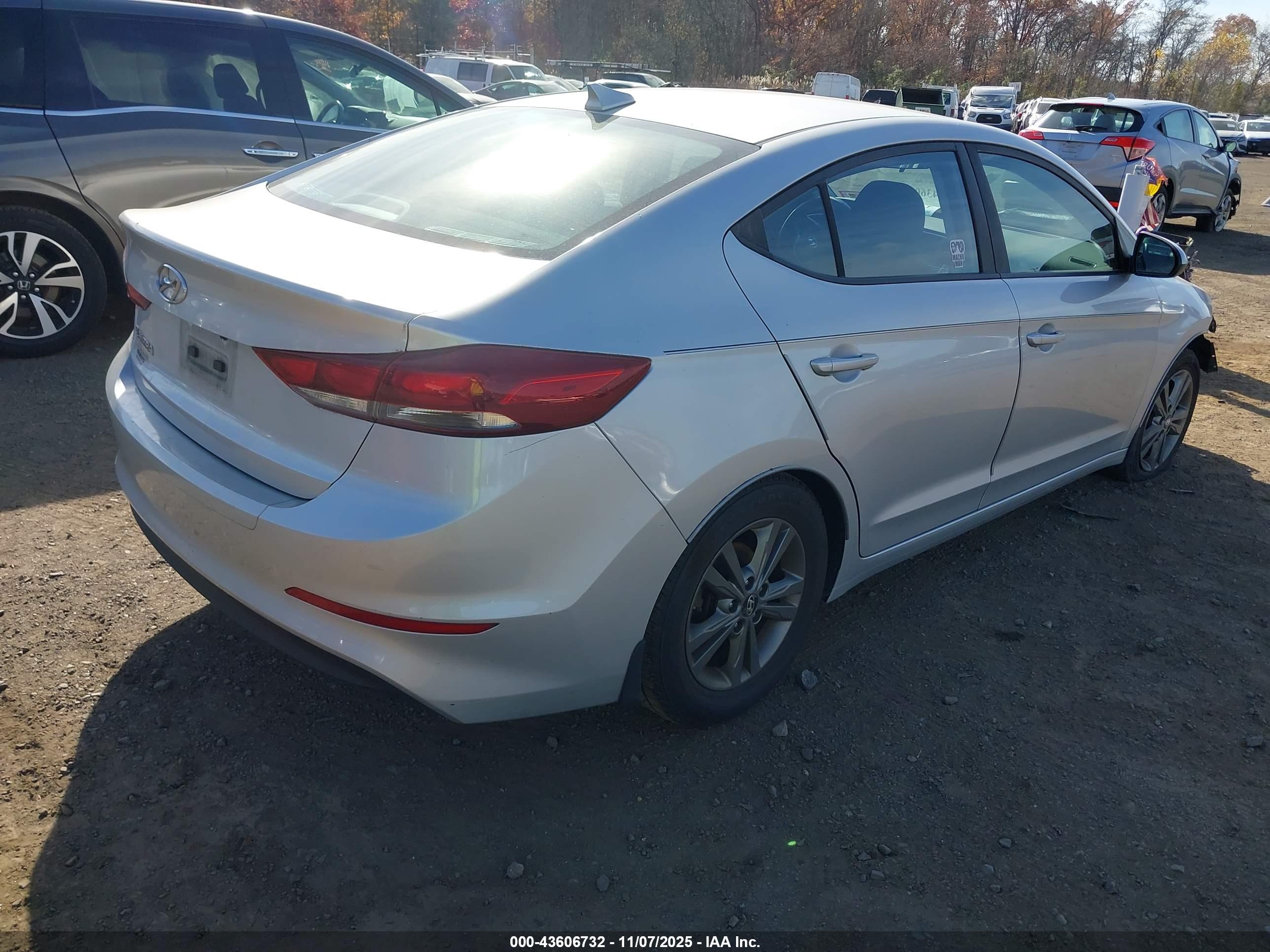 HYUNDAI ELANTRA image 4