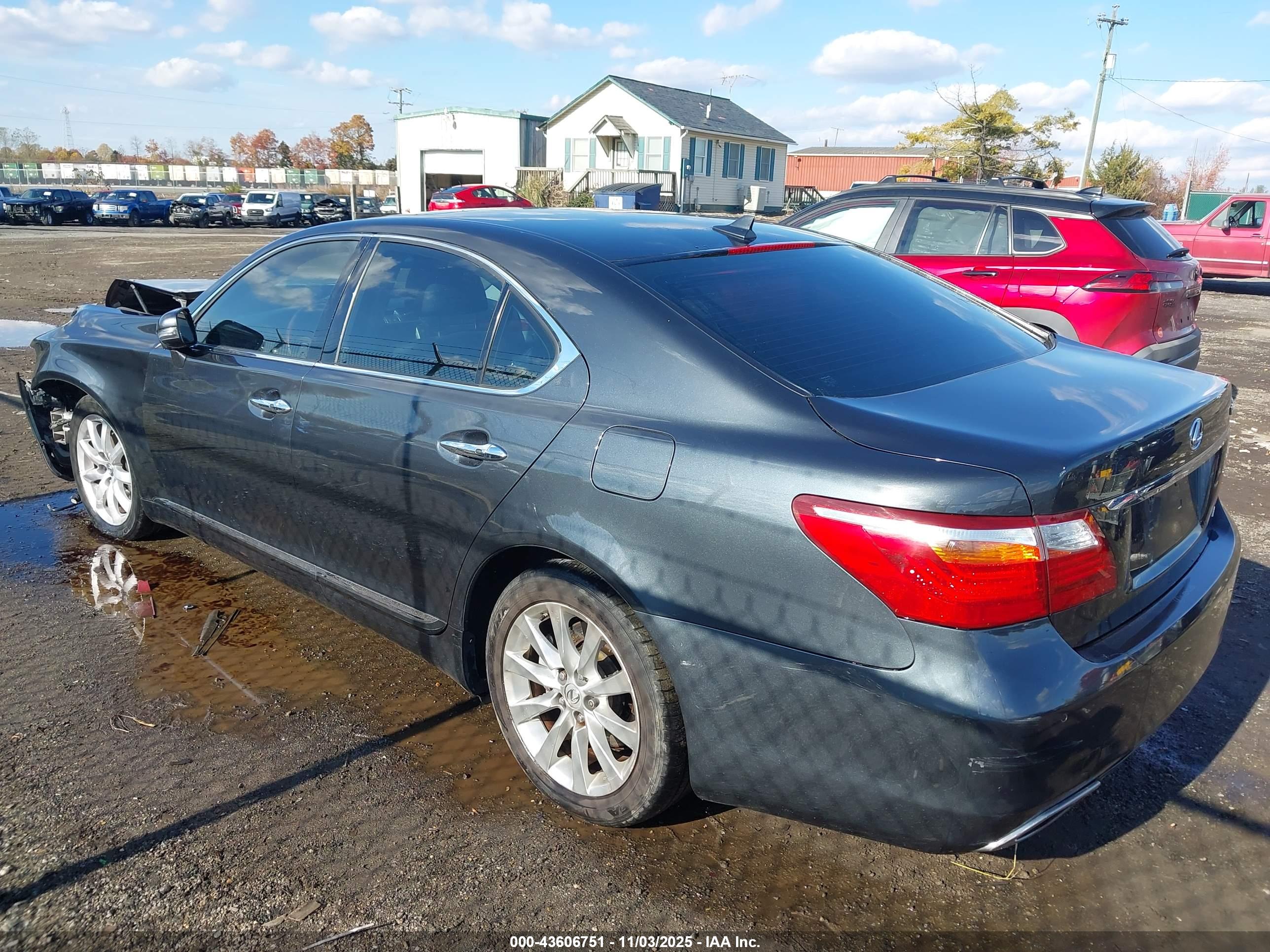 LEXUS LS image 3