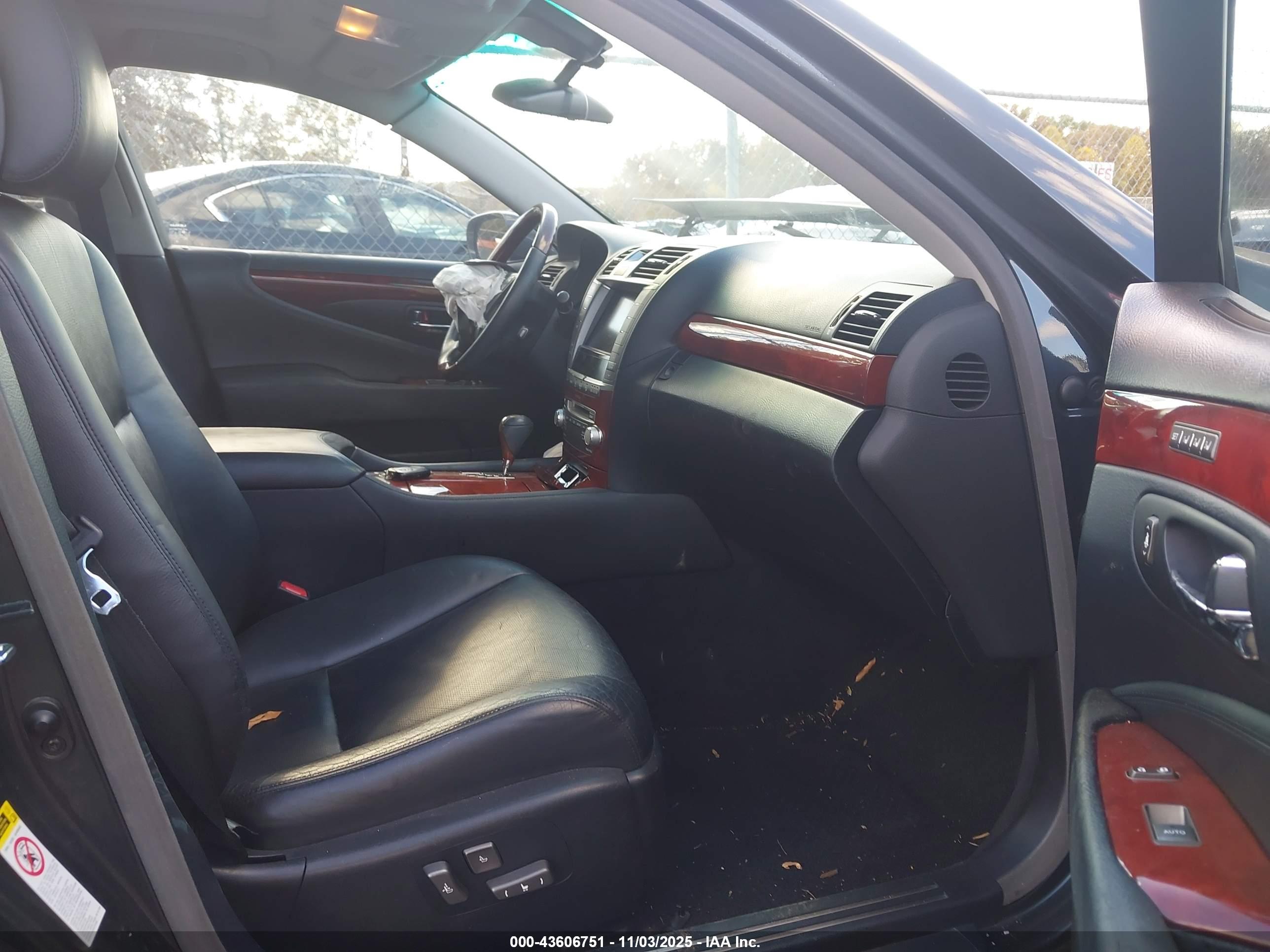 LEXUS LS image 5