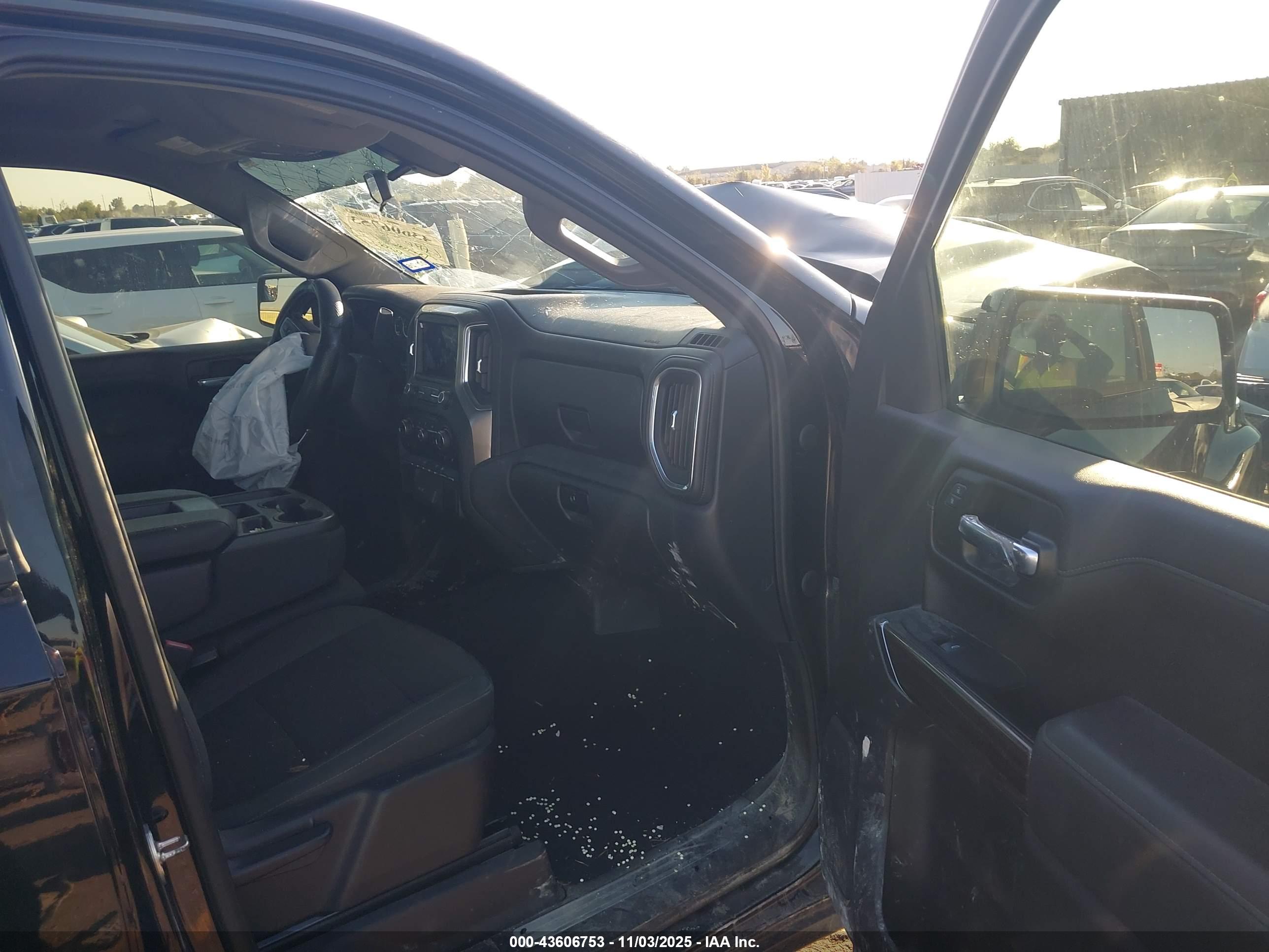 CHEVROLET SILVERADO image 5
