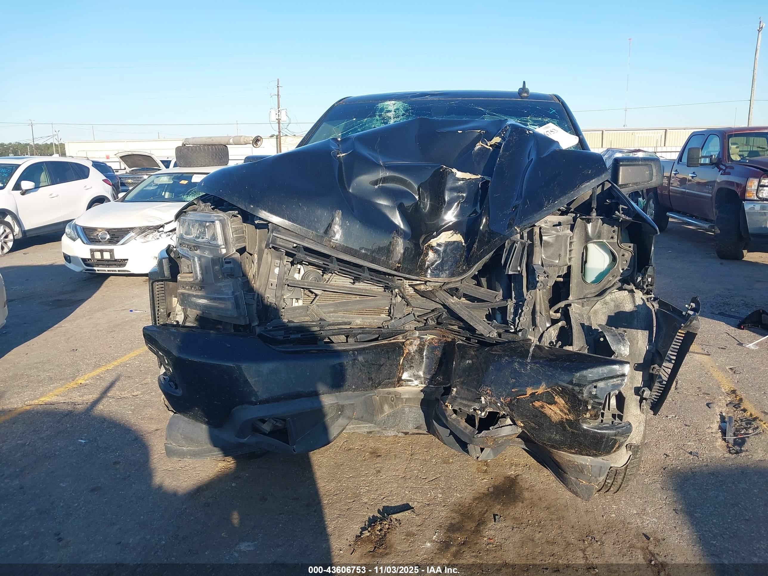 CHEVROLET SILVERADO image 6