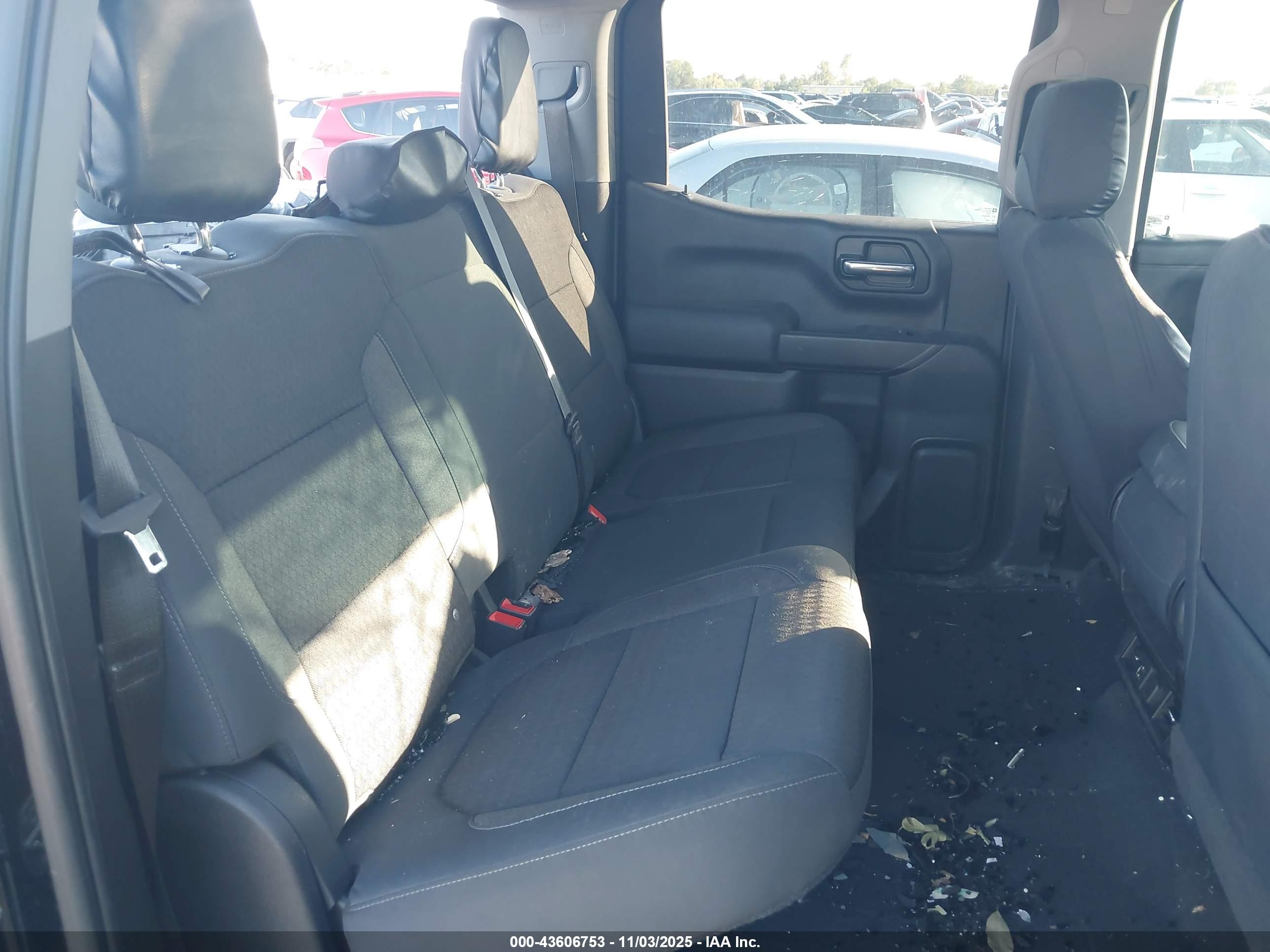CHEVROLET SILVERADO image 8