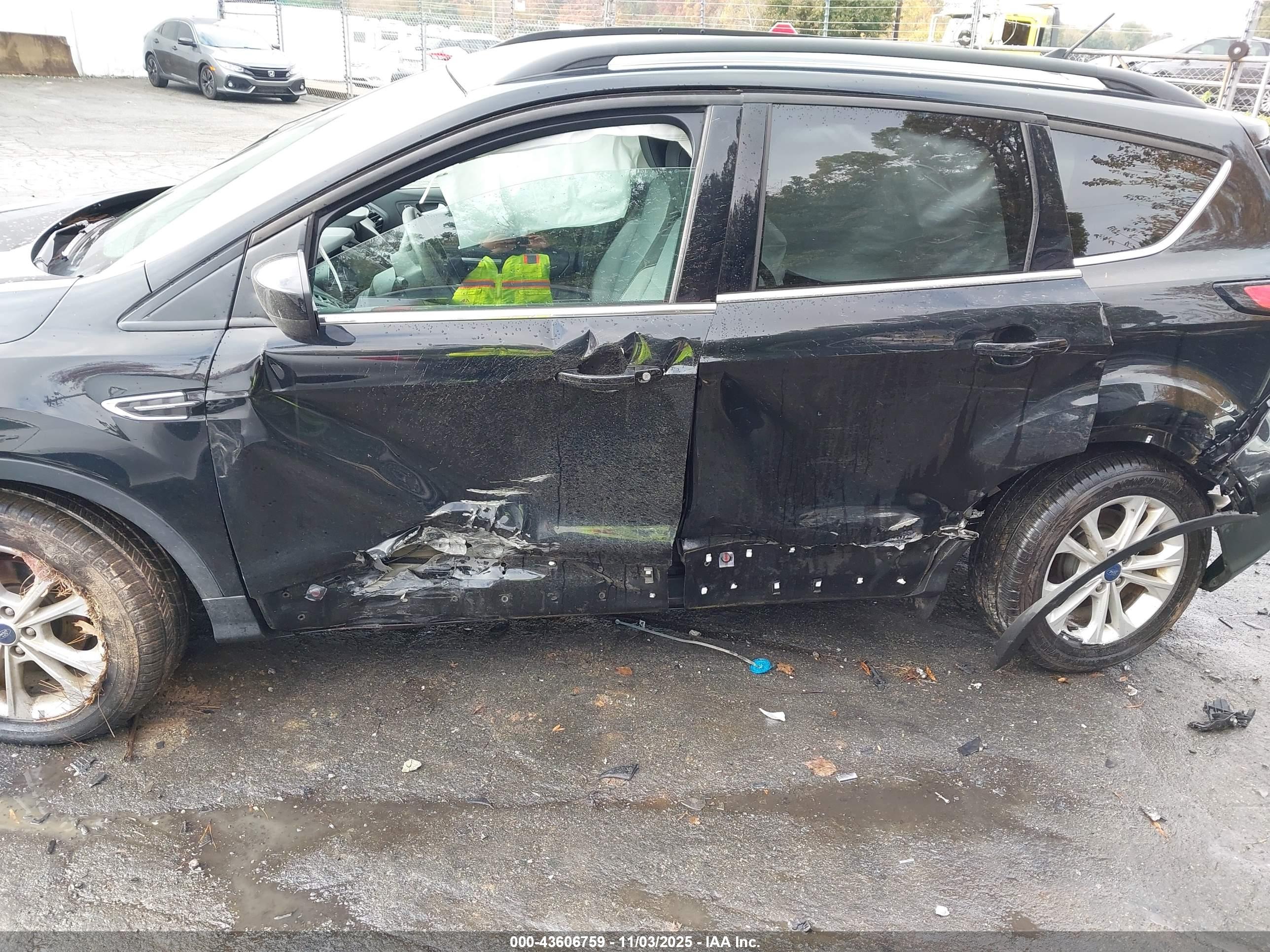 FORD ESCAPE image 6