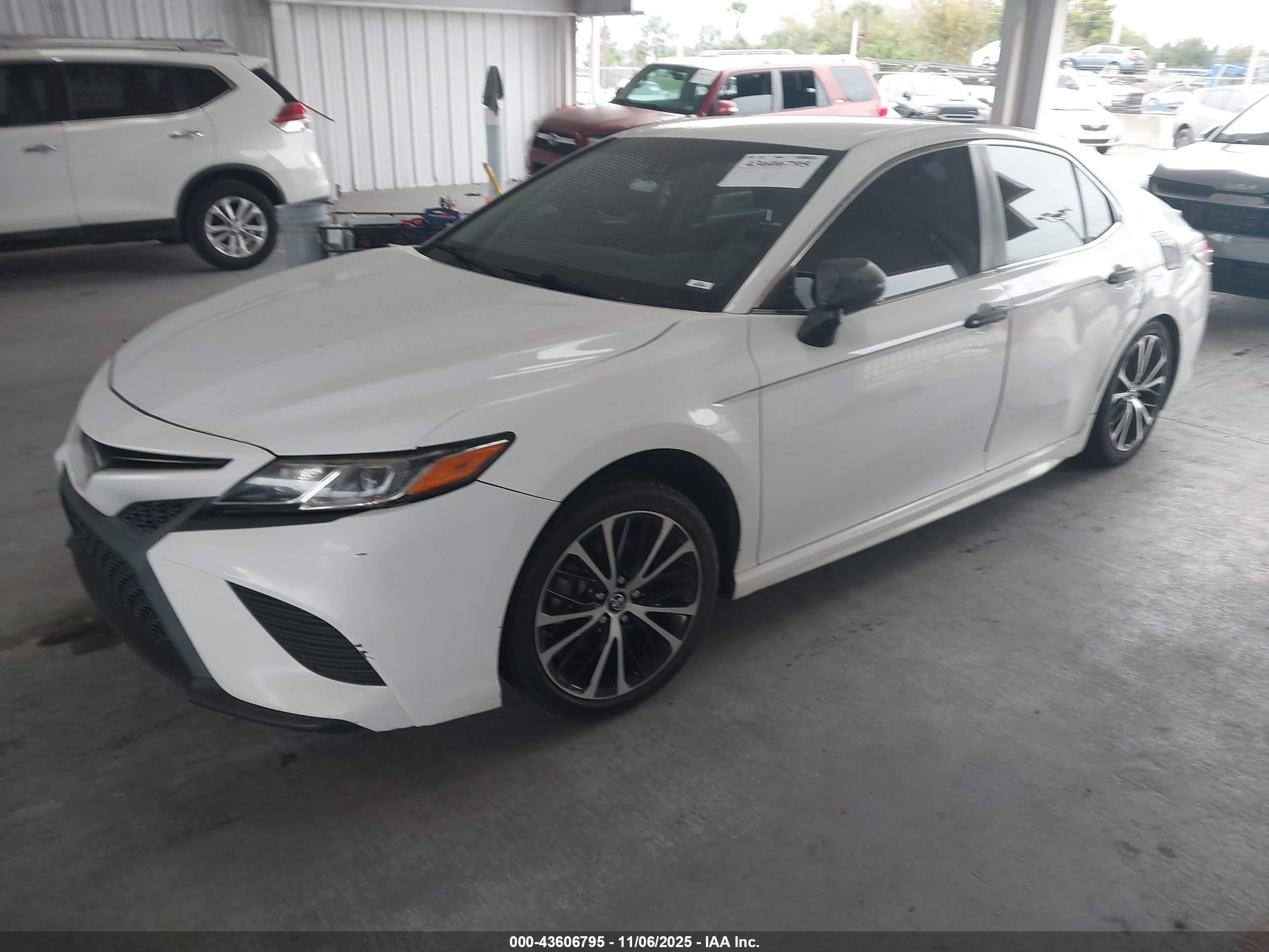 TOYOTA CAMRY image 2