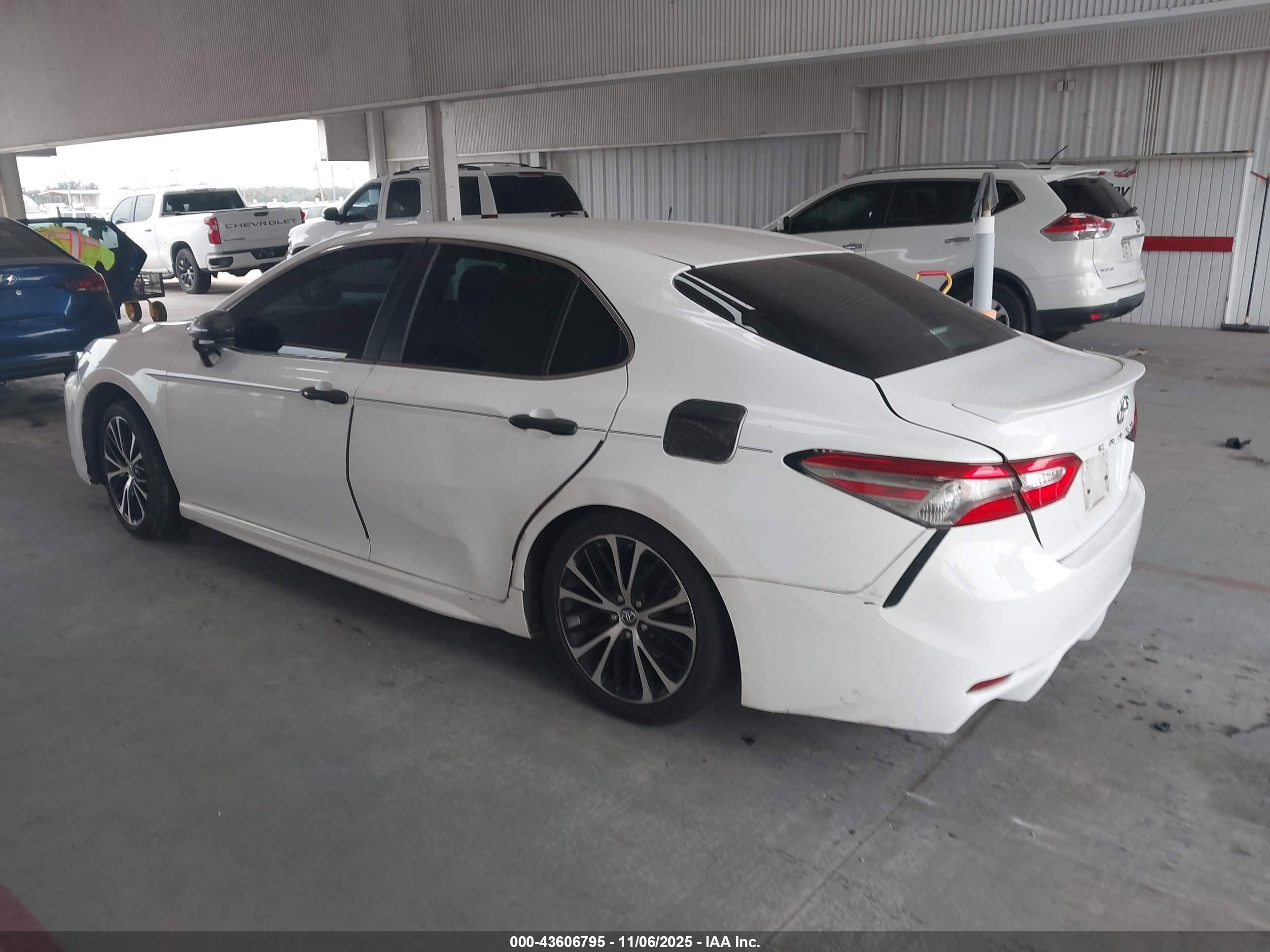 TOYOTA CAMRY image 3