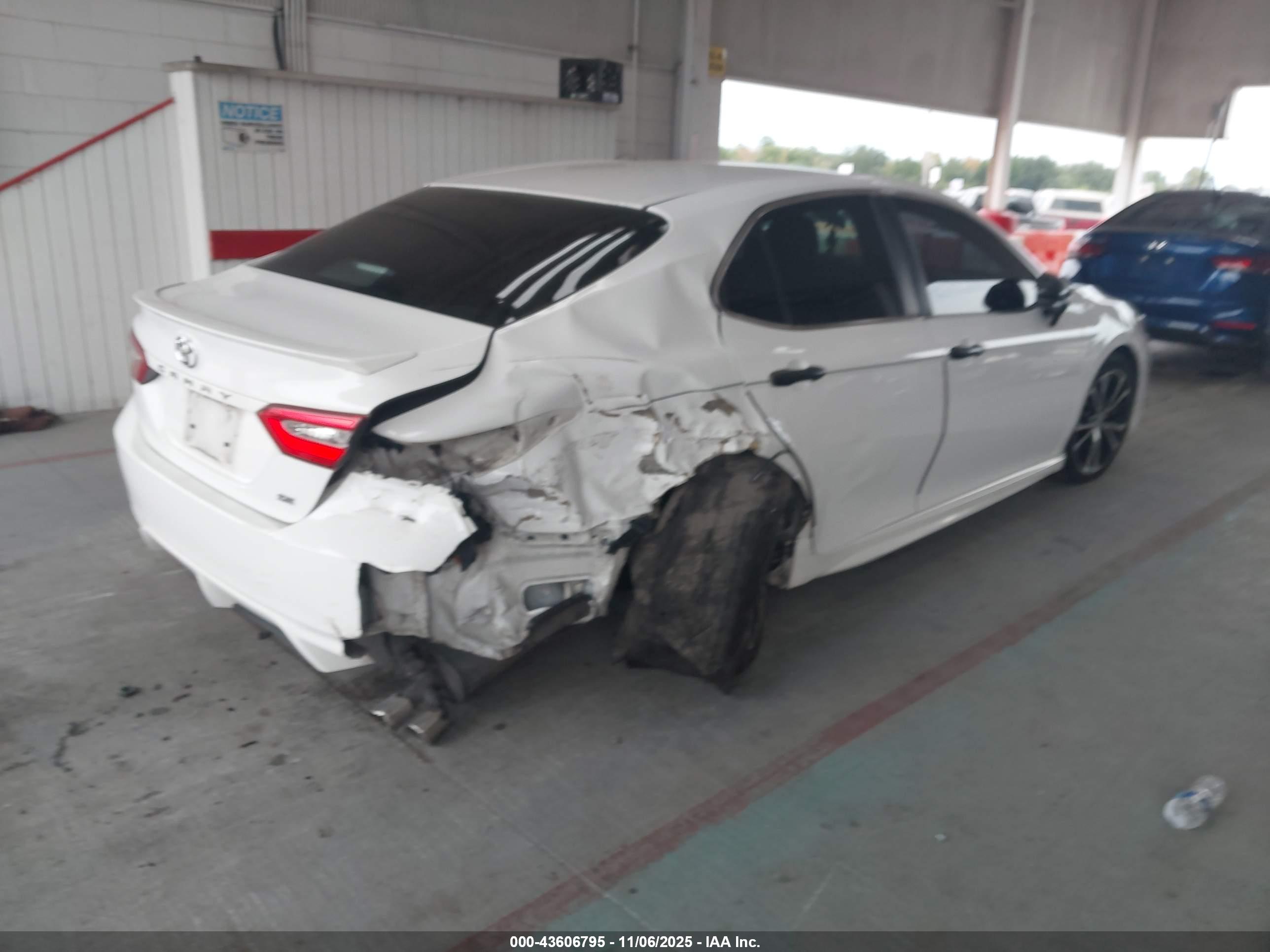 TOYOTA CAMRY image 4