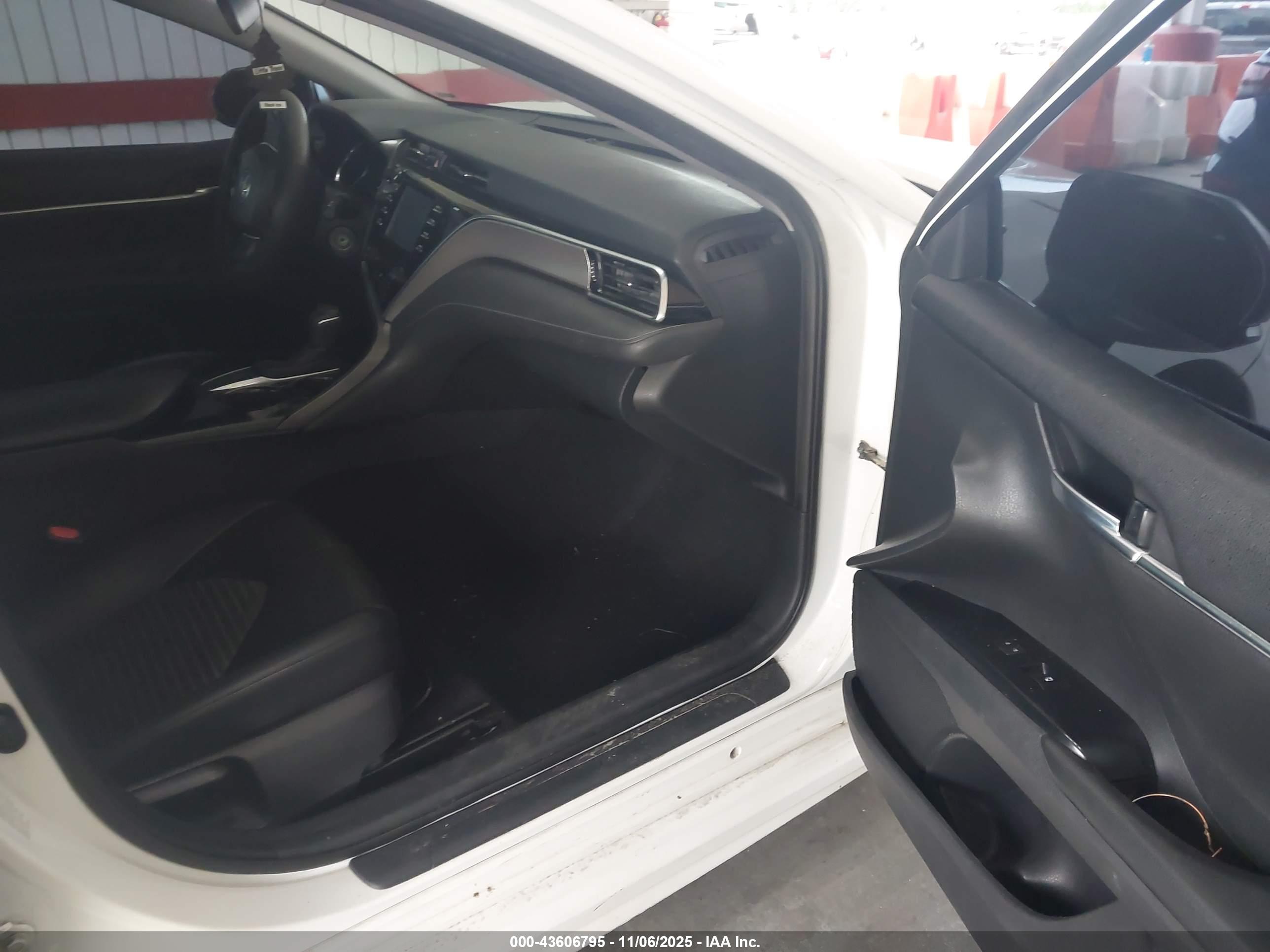 TOYOTA CAMRY image 5