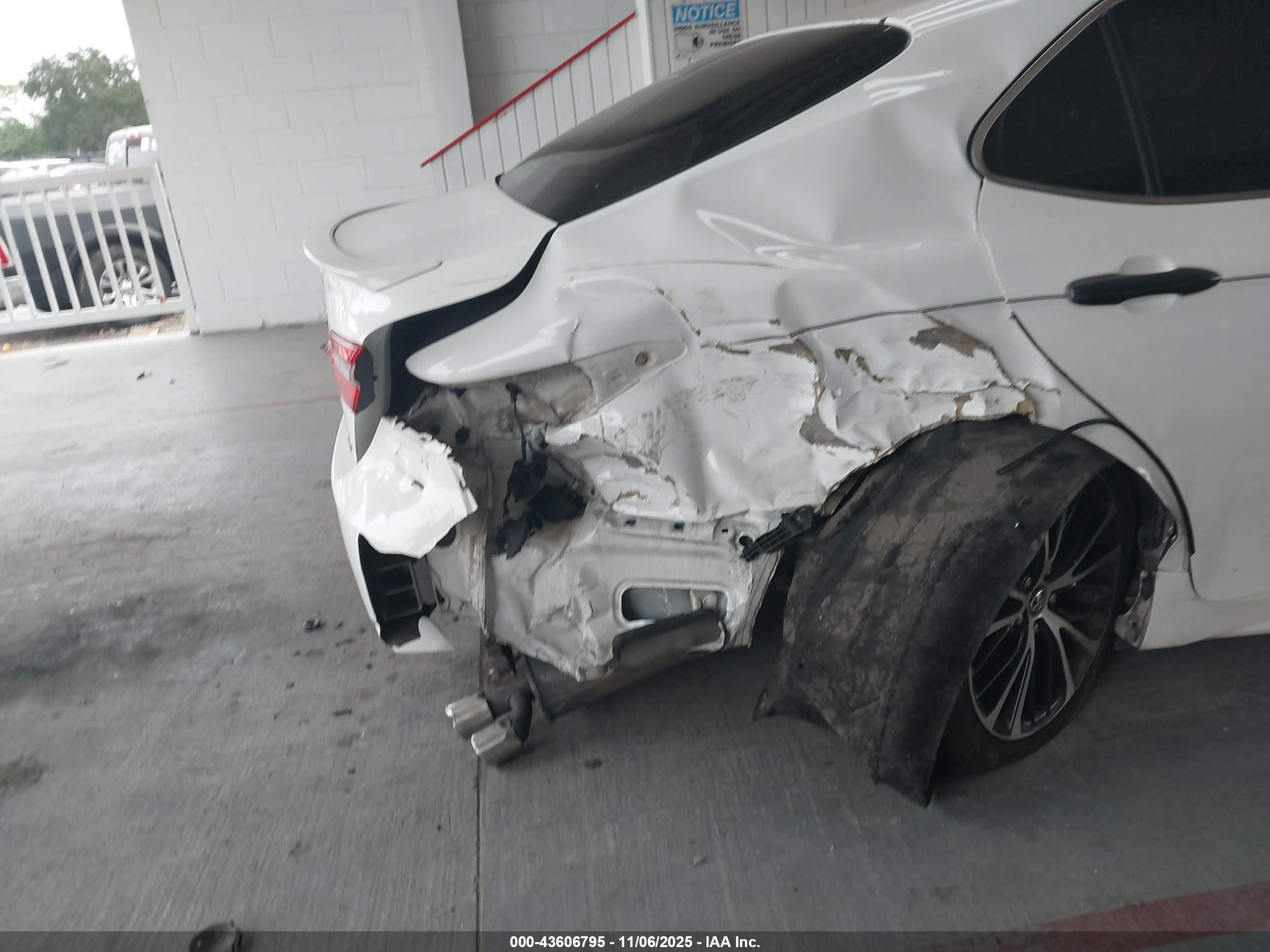 TOYOTA CAMRY image 6