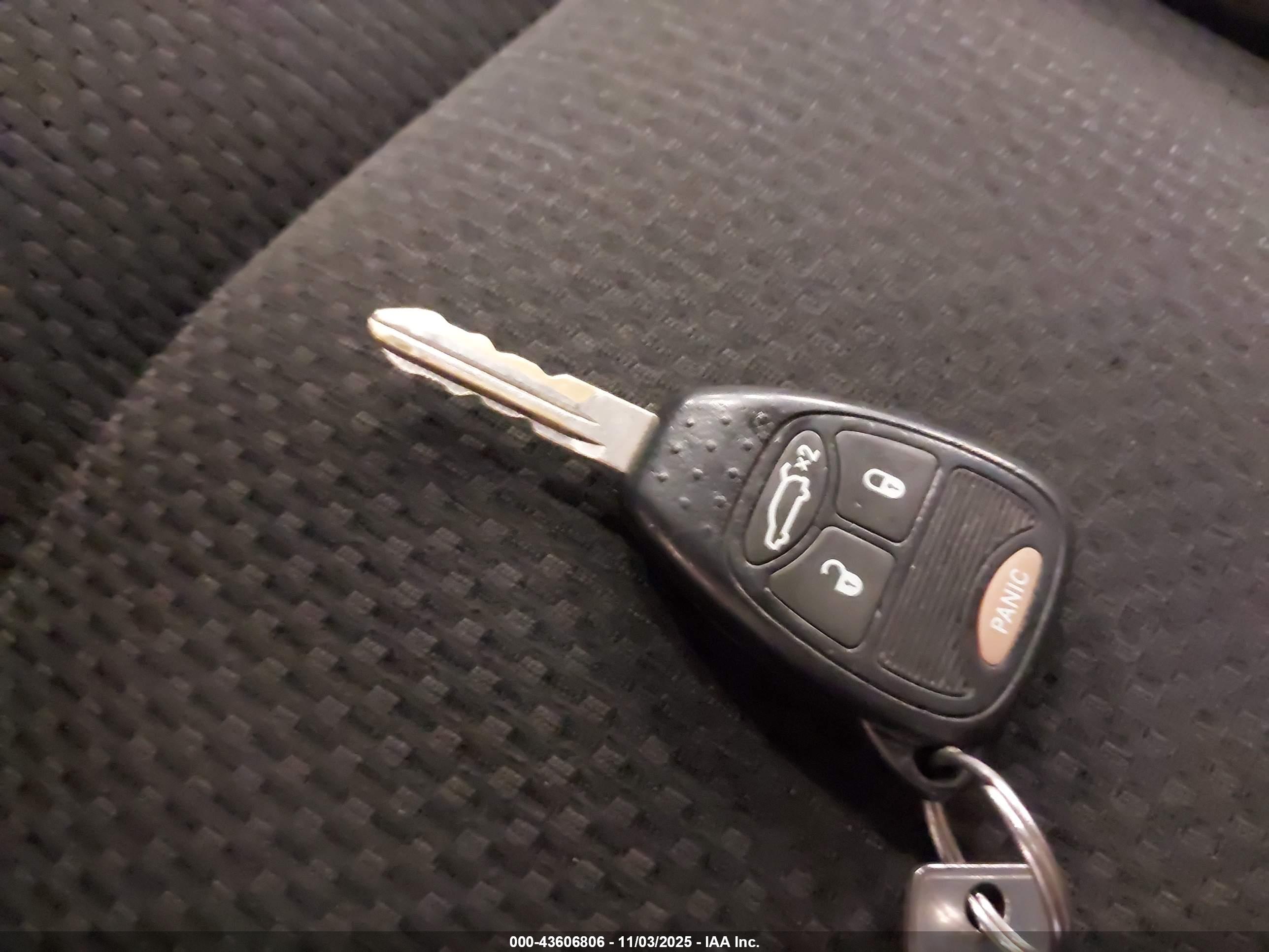 CHRYSLER 200 image 11